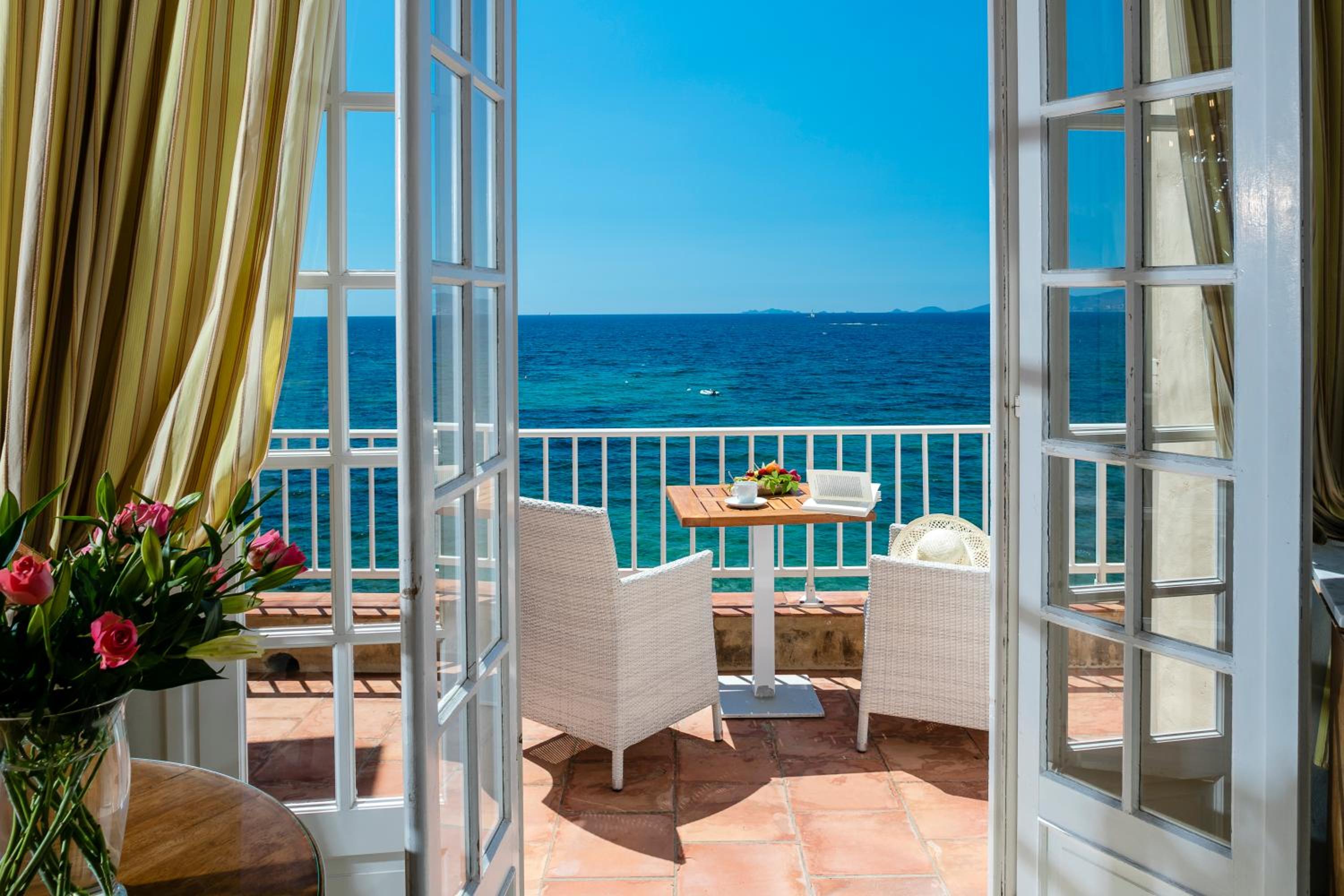 Deluxe Suite with Sea View photo 3