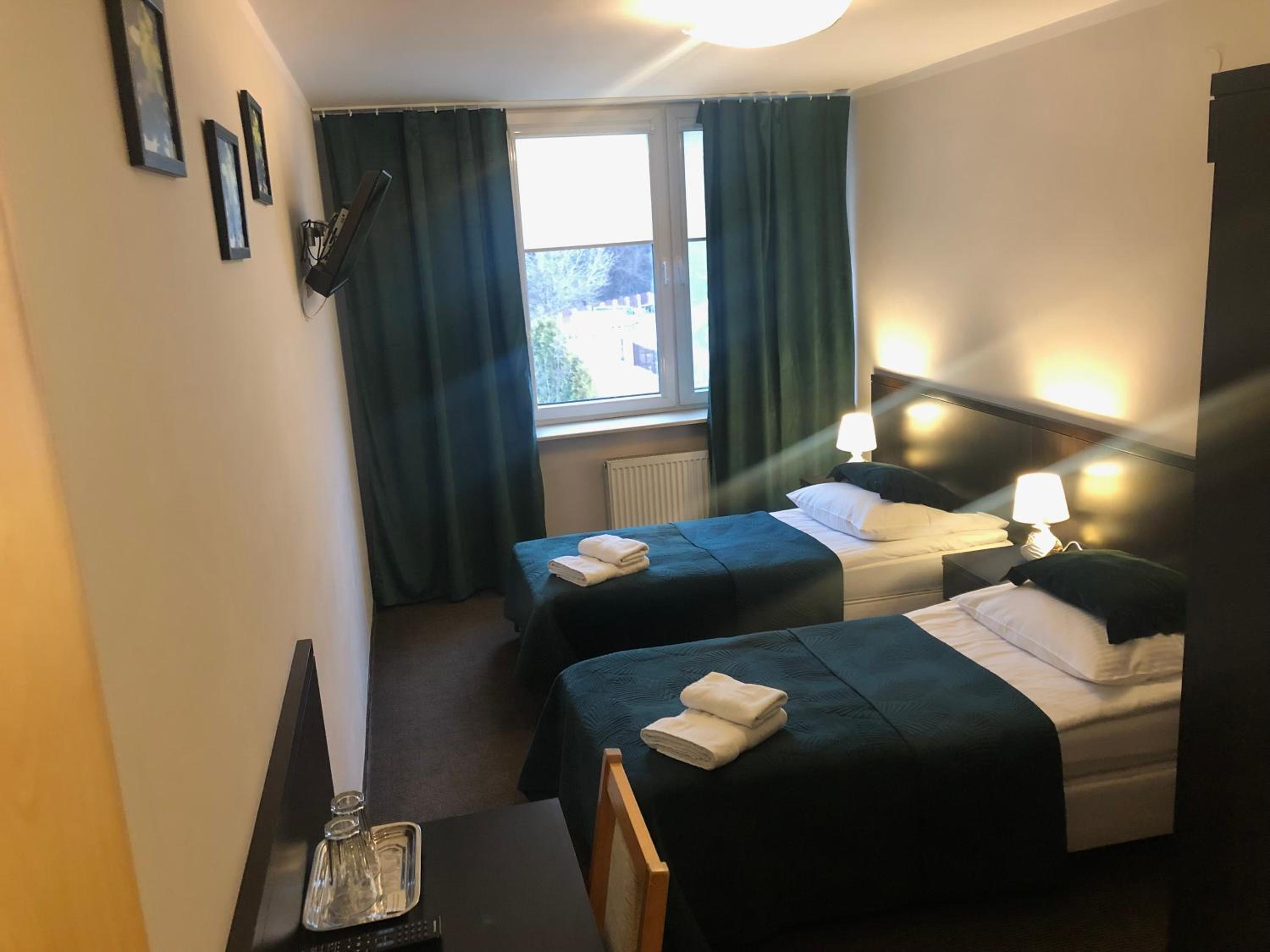 Twin Room - Photo 16
