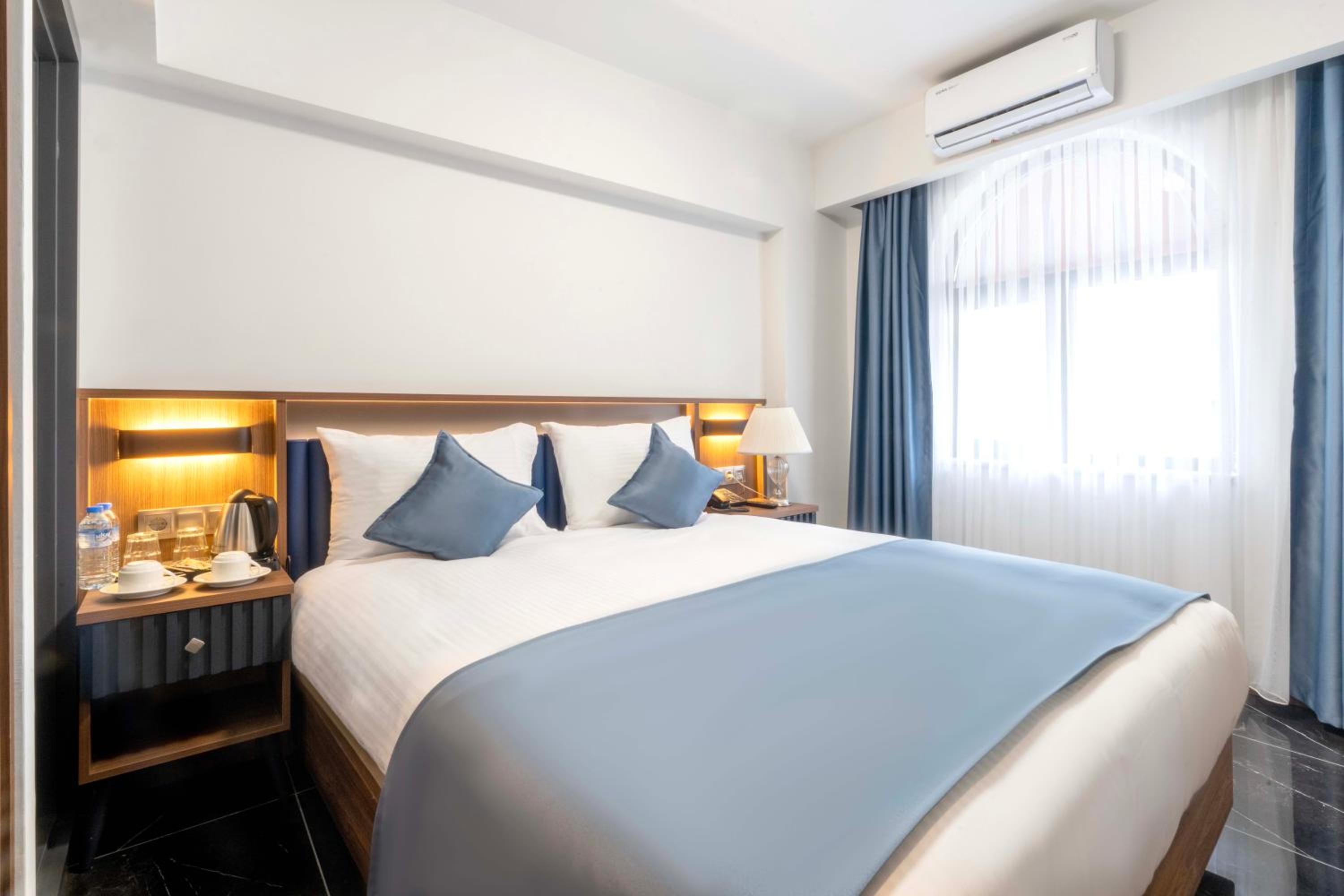 Standard Double or Twin Room photo 1