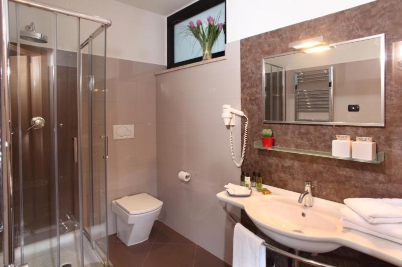 Double Room - Photo 8