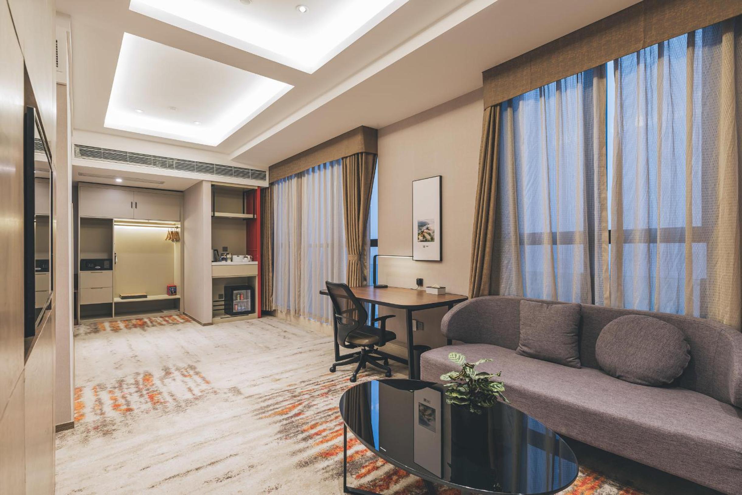 Deluxe Suite photo 2