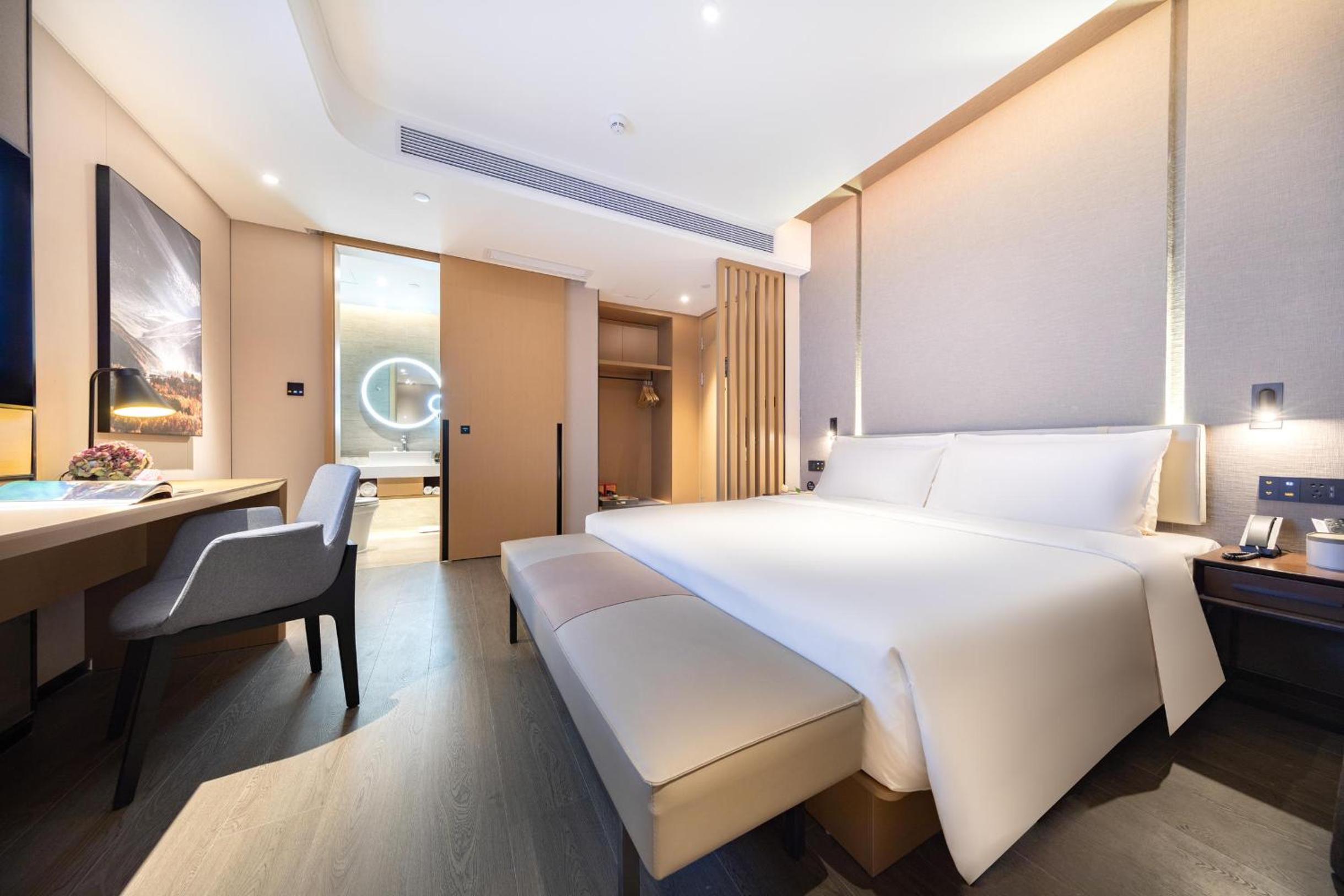 Elegant Double Room without Window