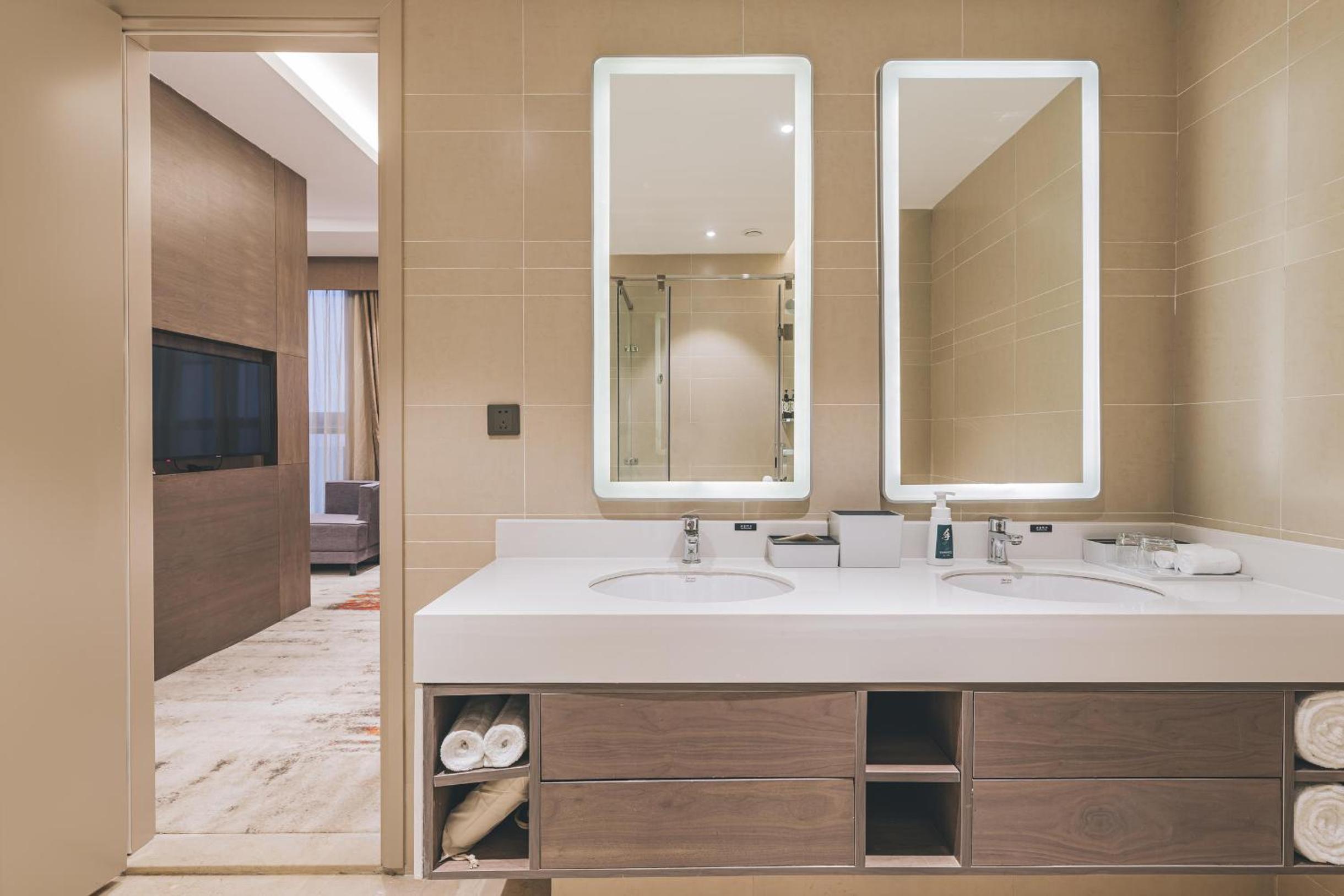 Deluxe Suite photo 3