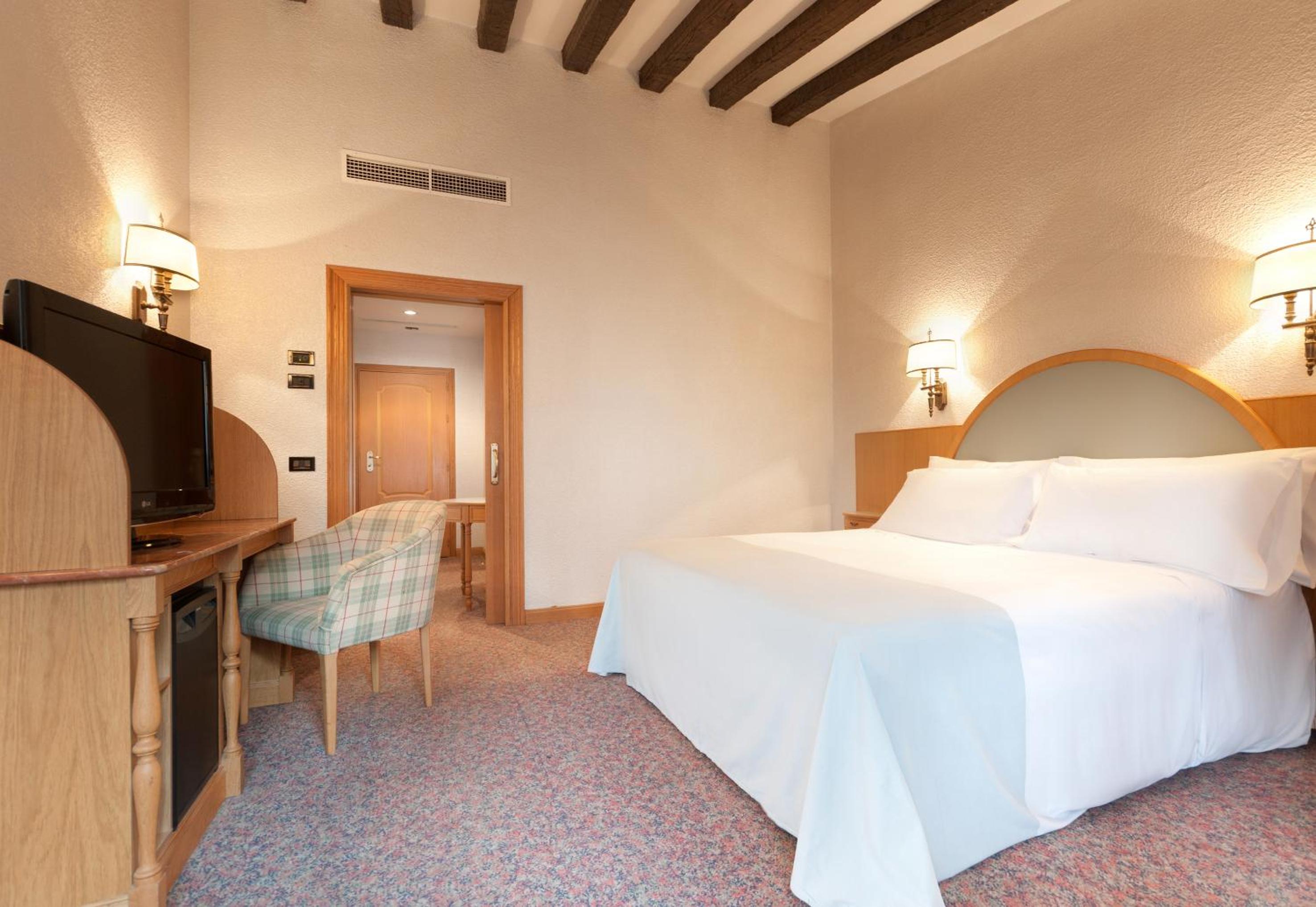 Double or Twin Room photo 2