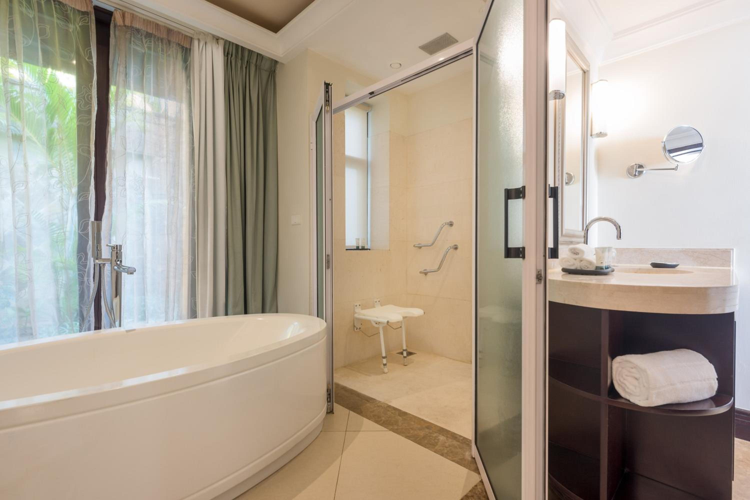 Junior Suite - King - Photo 8