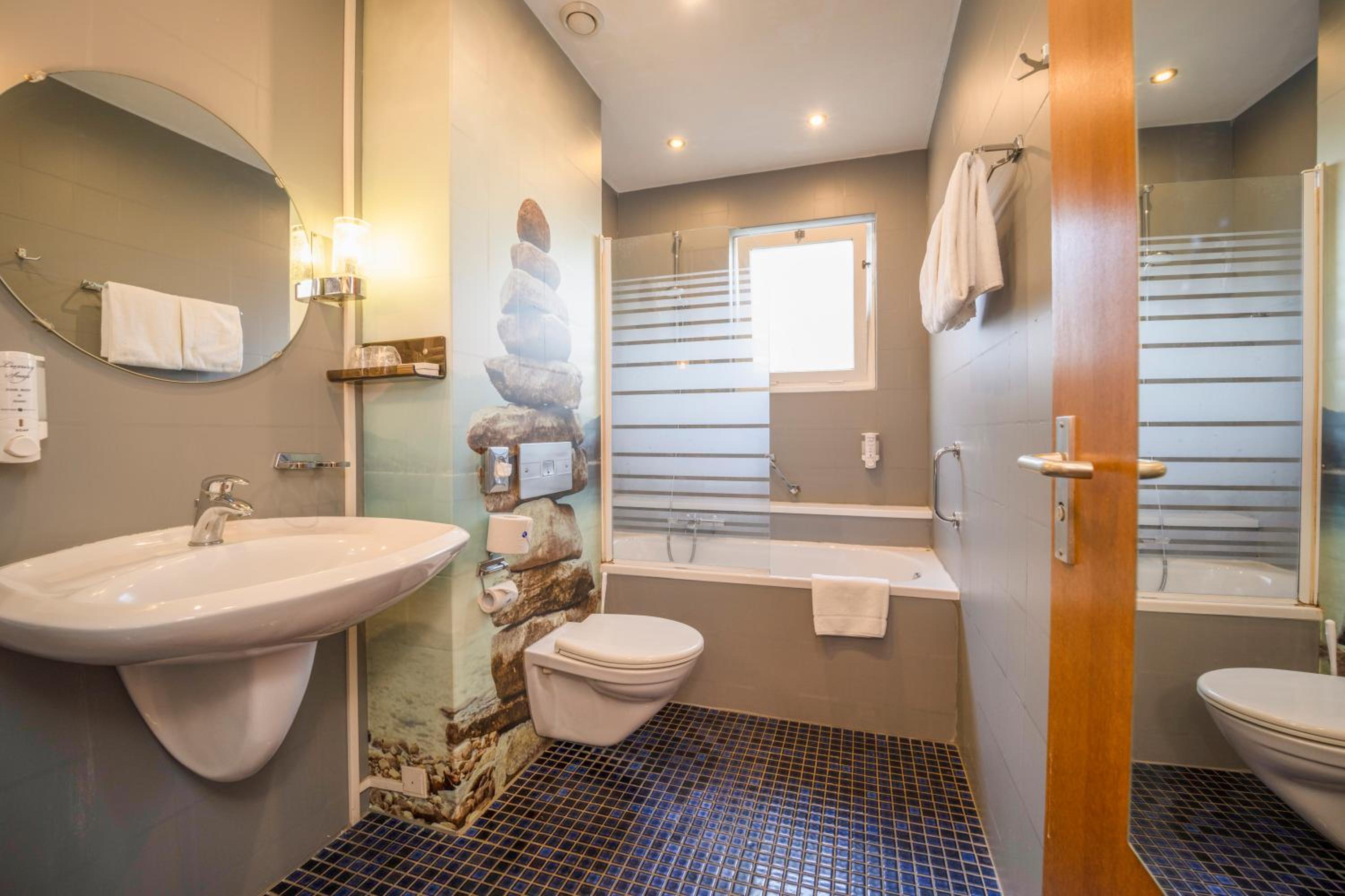 Standard Double or Twin Room with Balcony - Photo 3