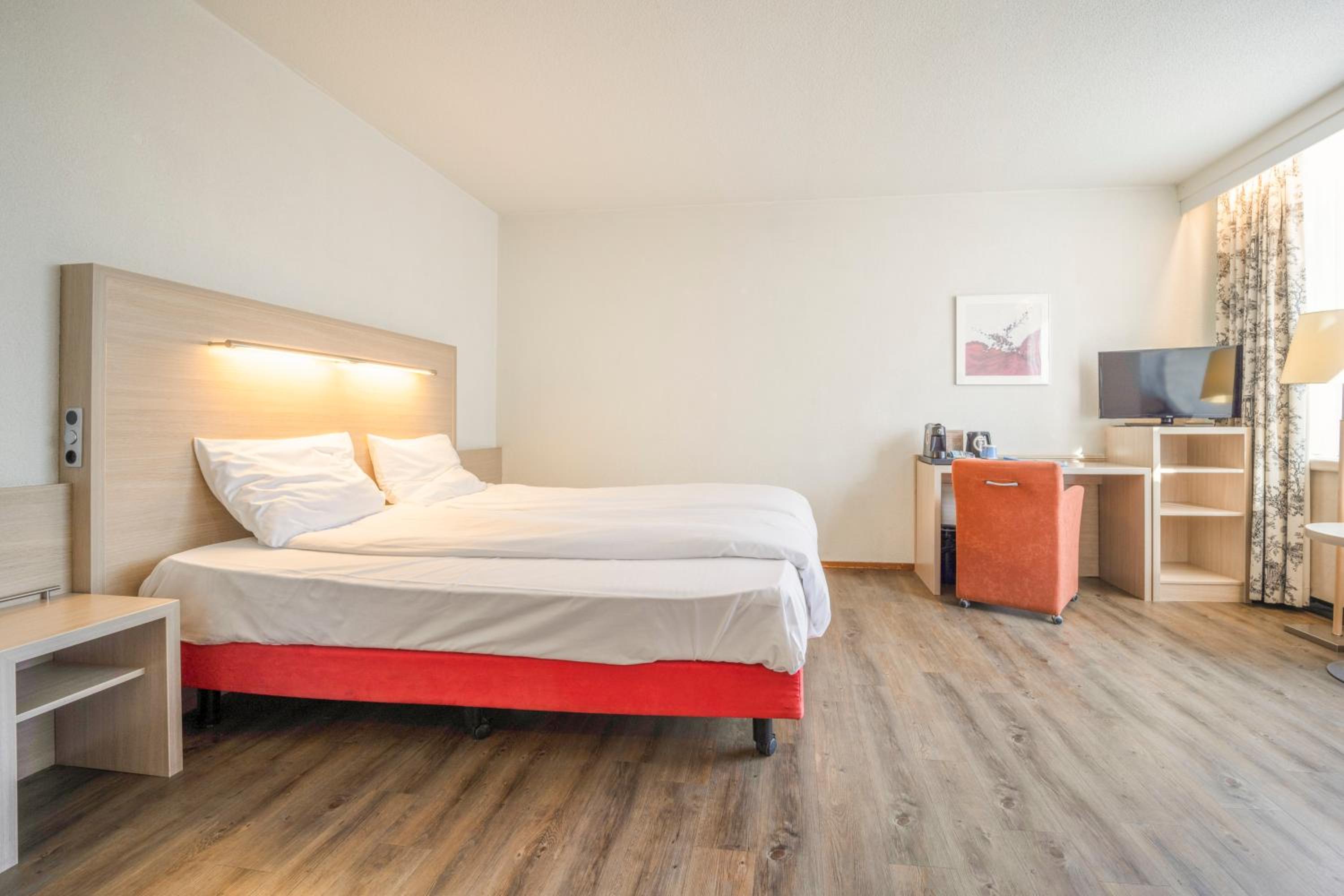 Standard Double or Twin Room with Balcony - Photo 2