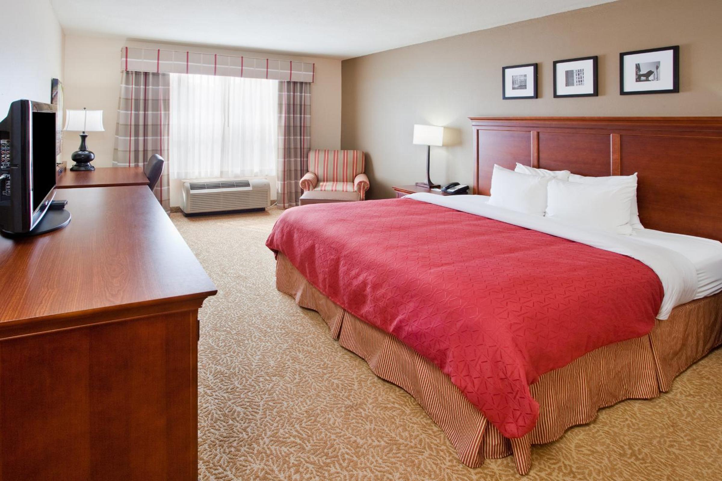 One-Bedroom King Suite - Disability Access/Non-Smoking - Photo 3