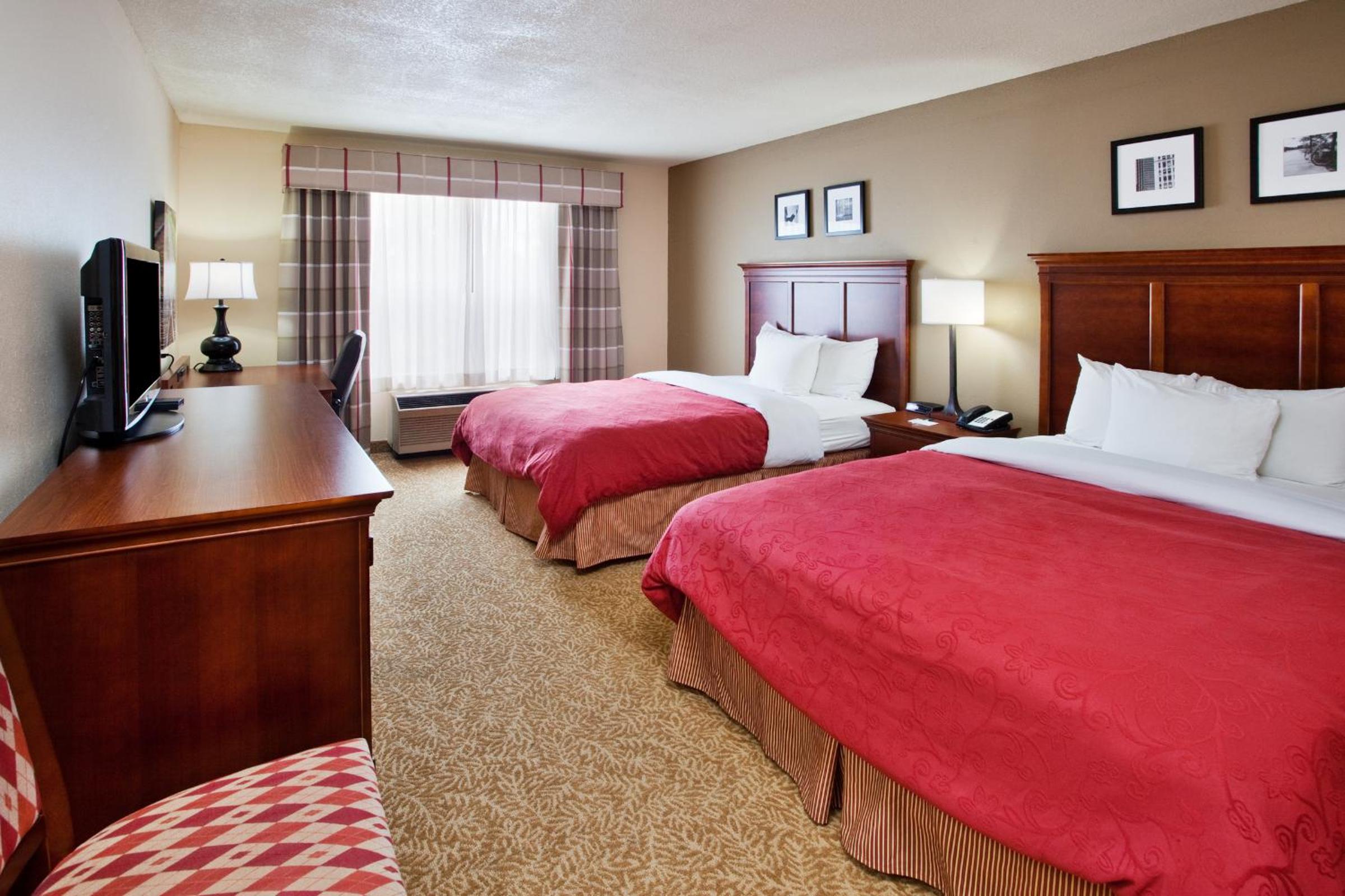 Queen Room With Two Queen Beds - Non-Smoking - Photo 1