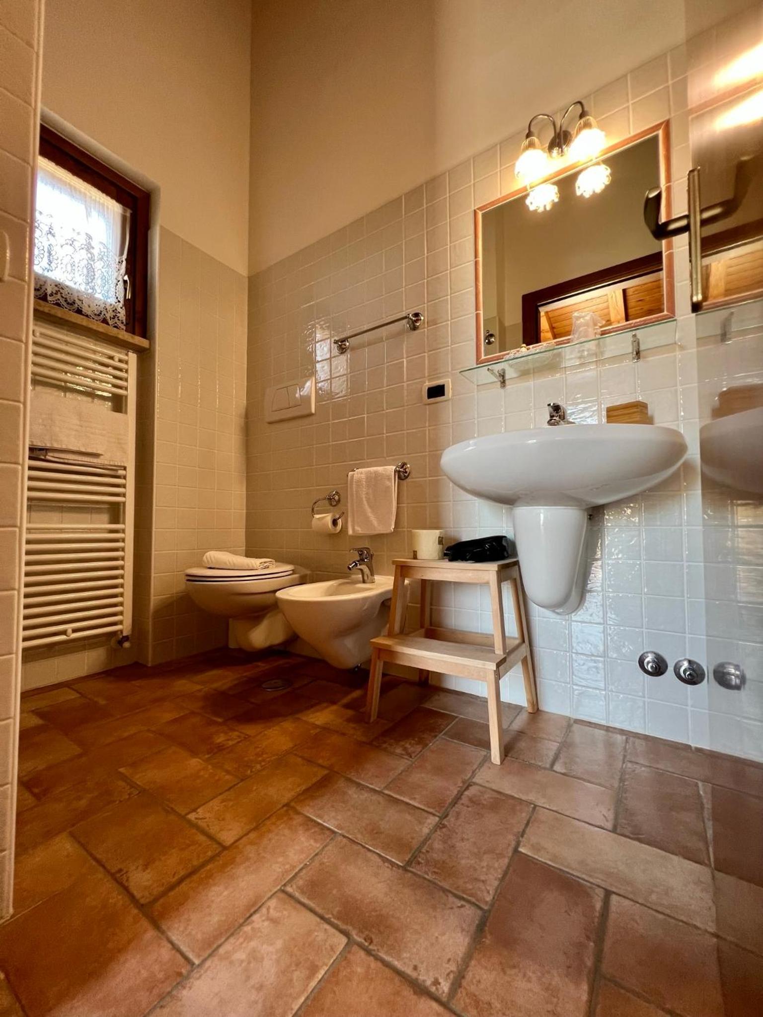 Double Room - Photo 8