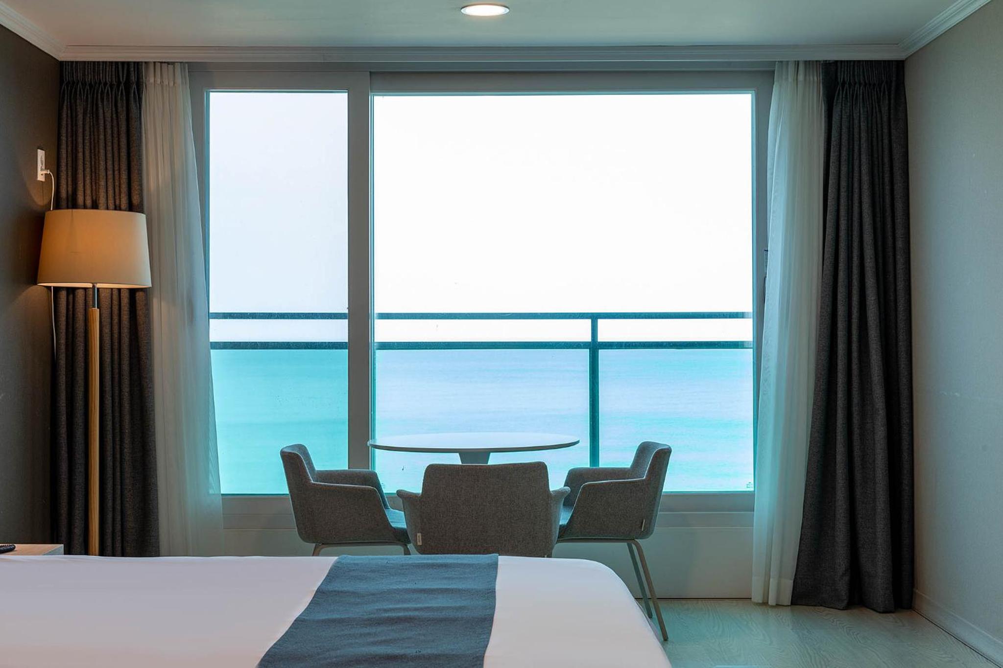 Family Triple Room with Sea View photo 2