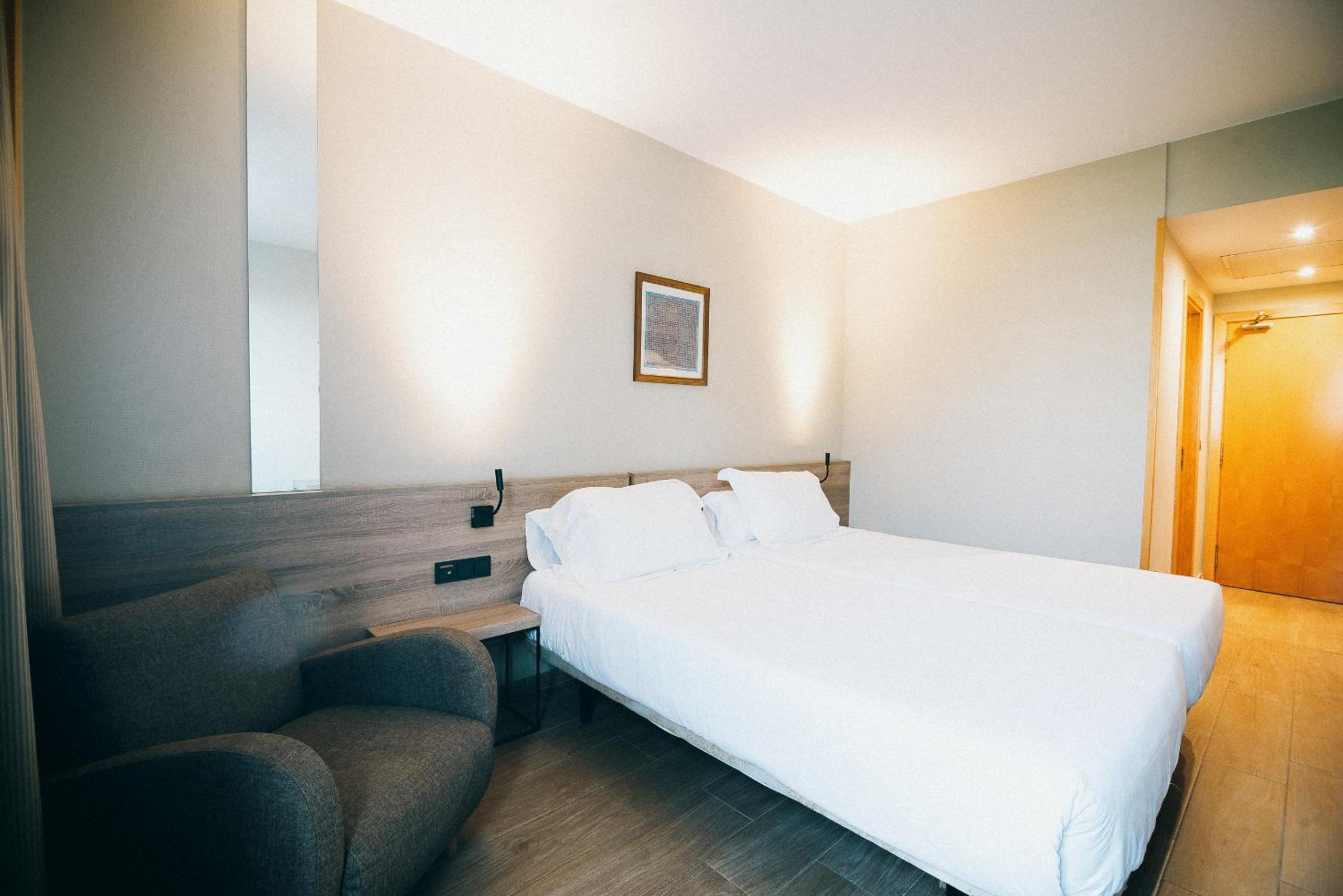 Superior Room with Partial Sea View photo 2