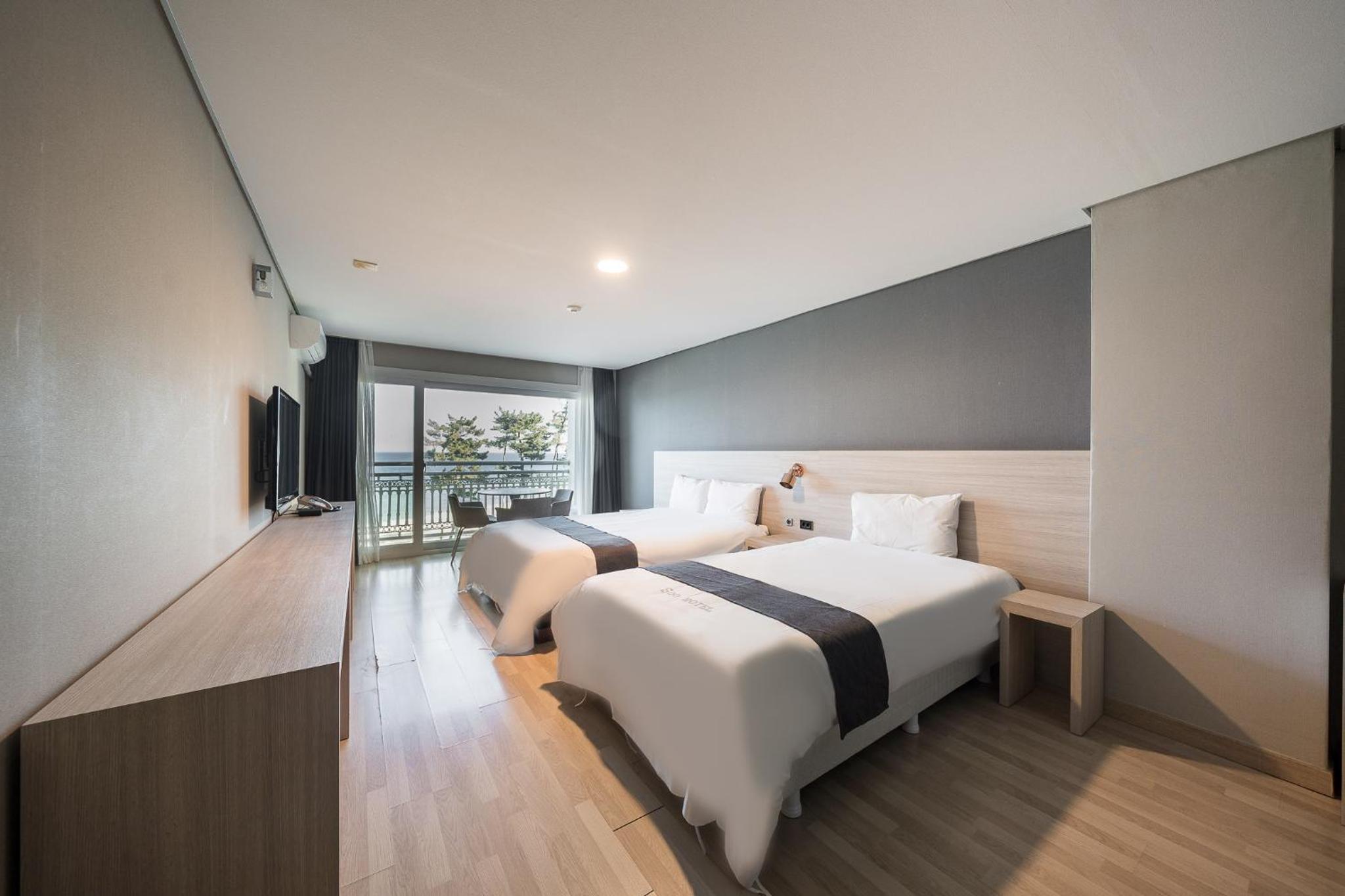 Triple Room with Balcony and Sea View photo 1