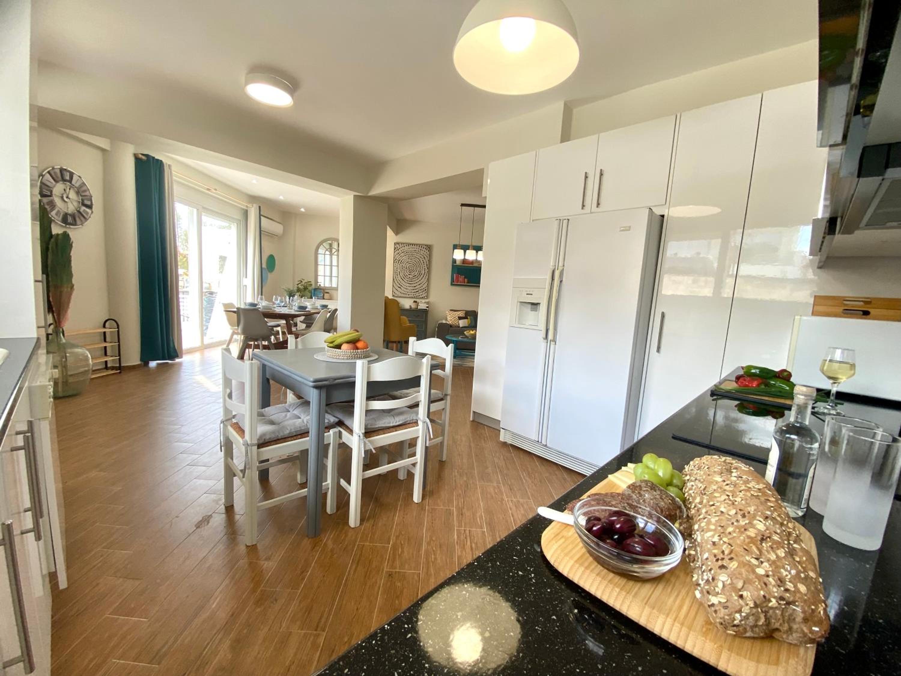 Four-Bedroom House photo 2