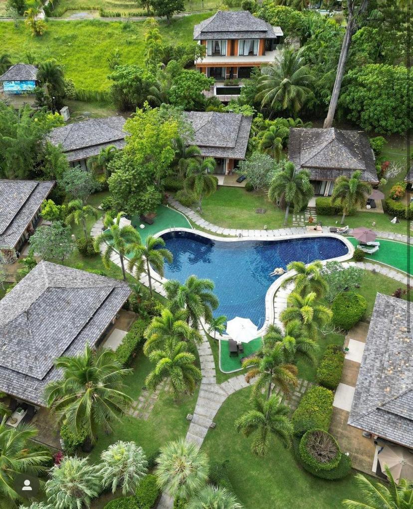 Deluxe Beach Suite - Photo 29
