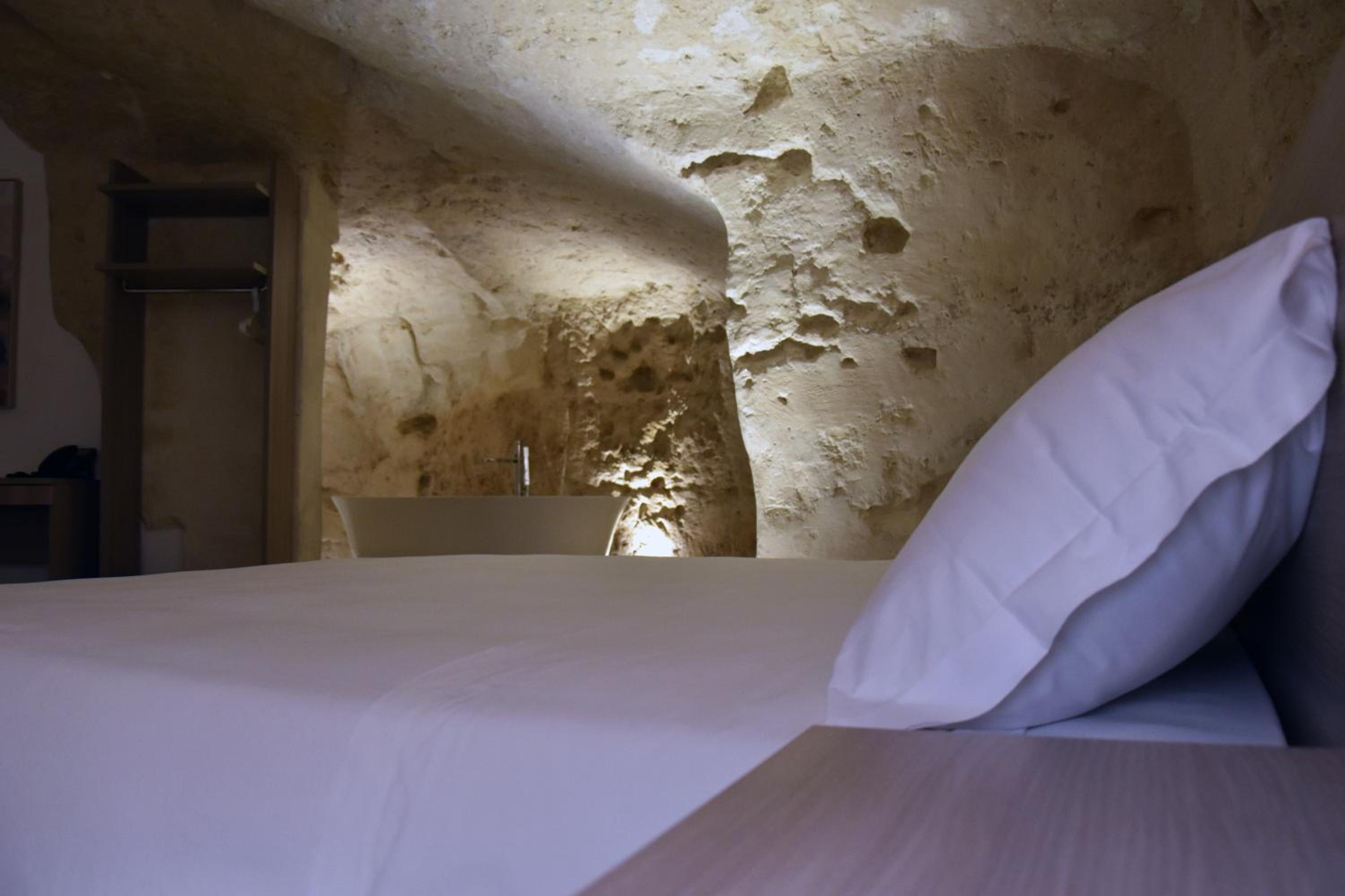 Deluxe Double Room with Bath - Photo 34
