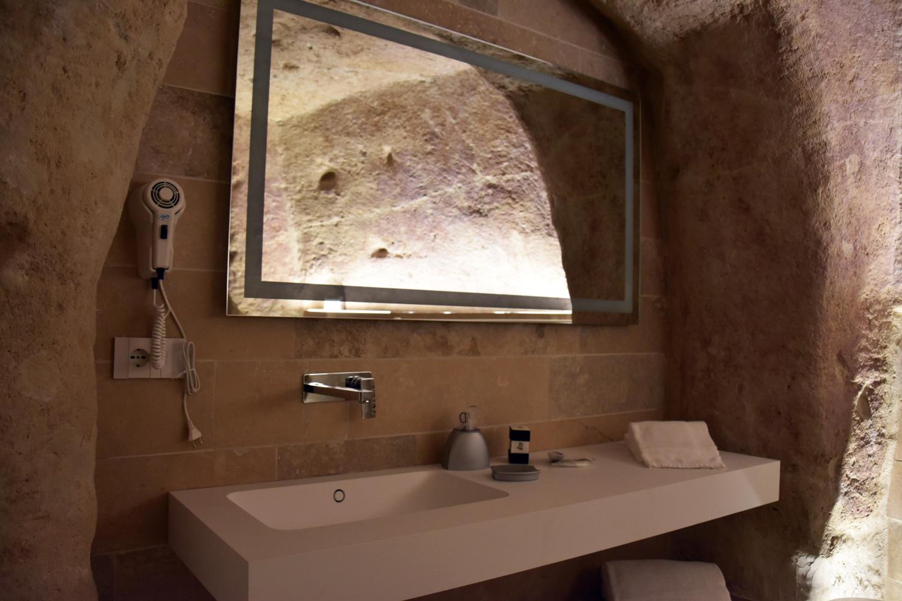 Deluxe Double Room with Bath - Photo 29