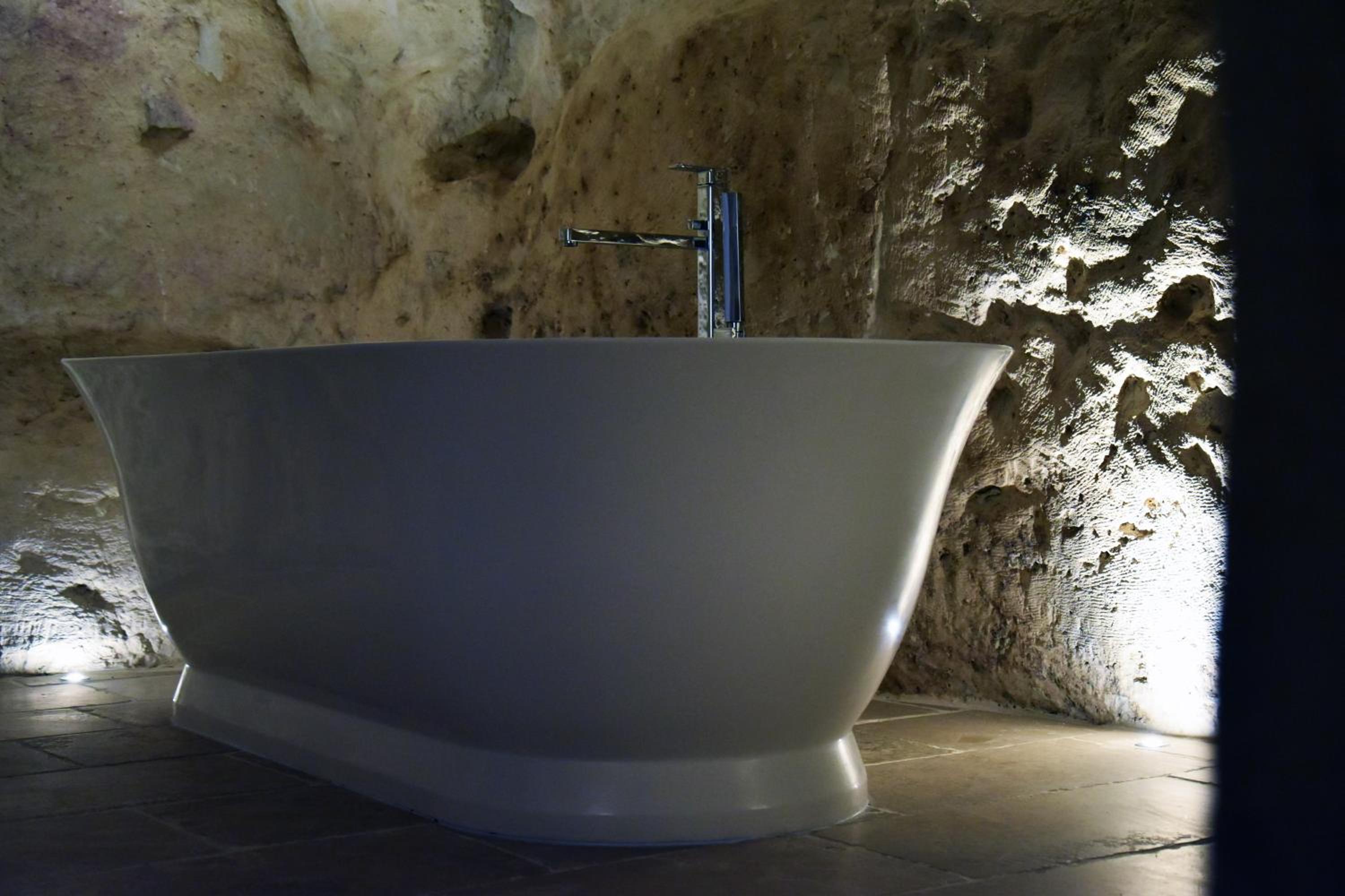 Deluxe Double Room with Bath - Photo 3