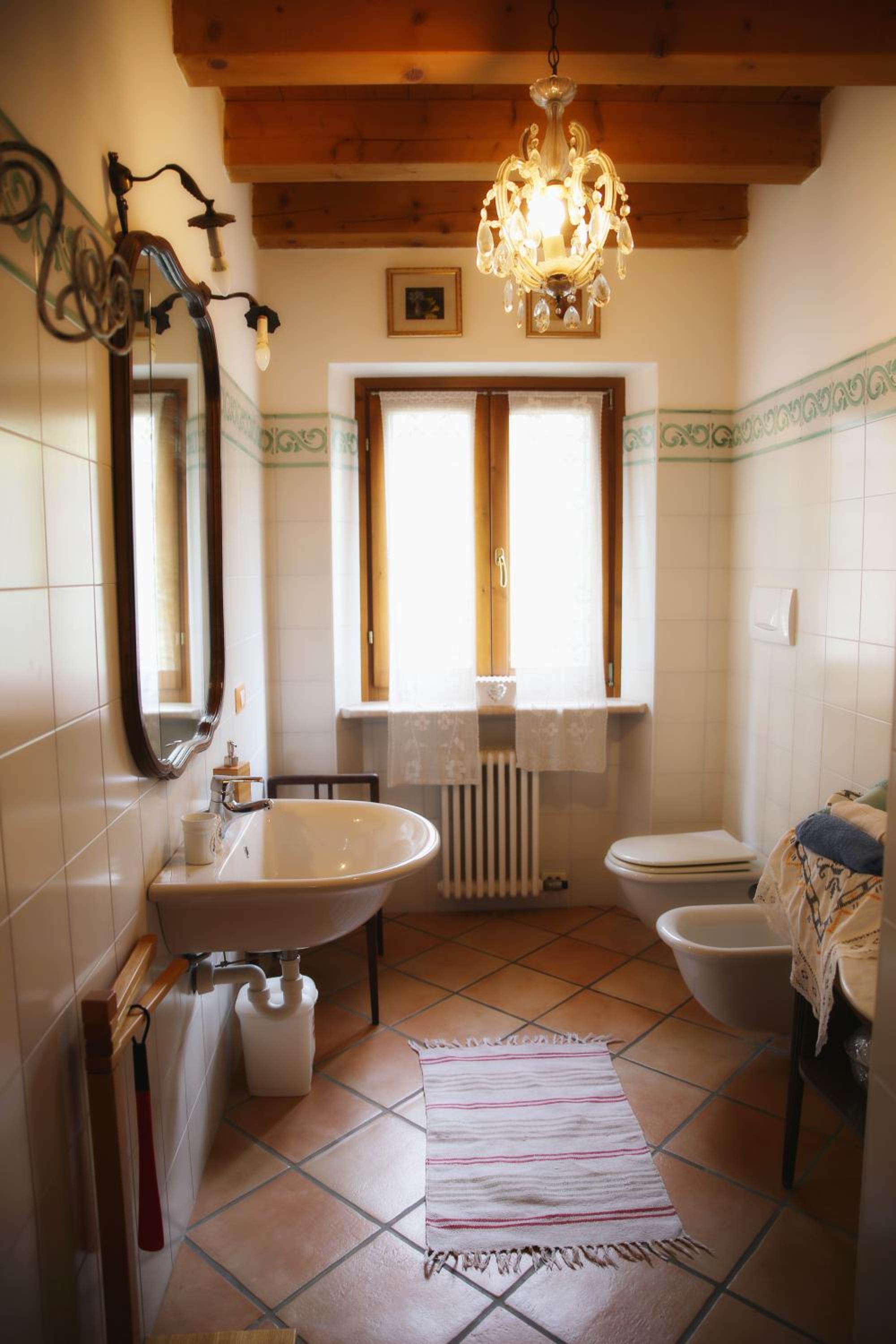 Double Room with Private Bathroom - Photo 2
