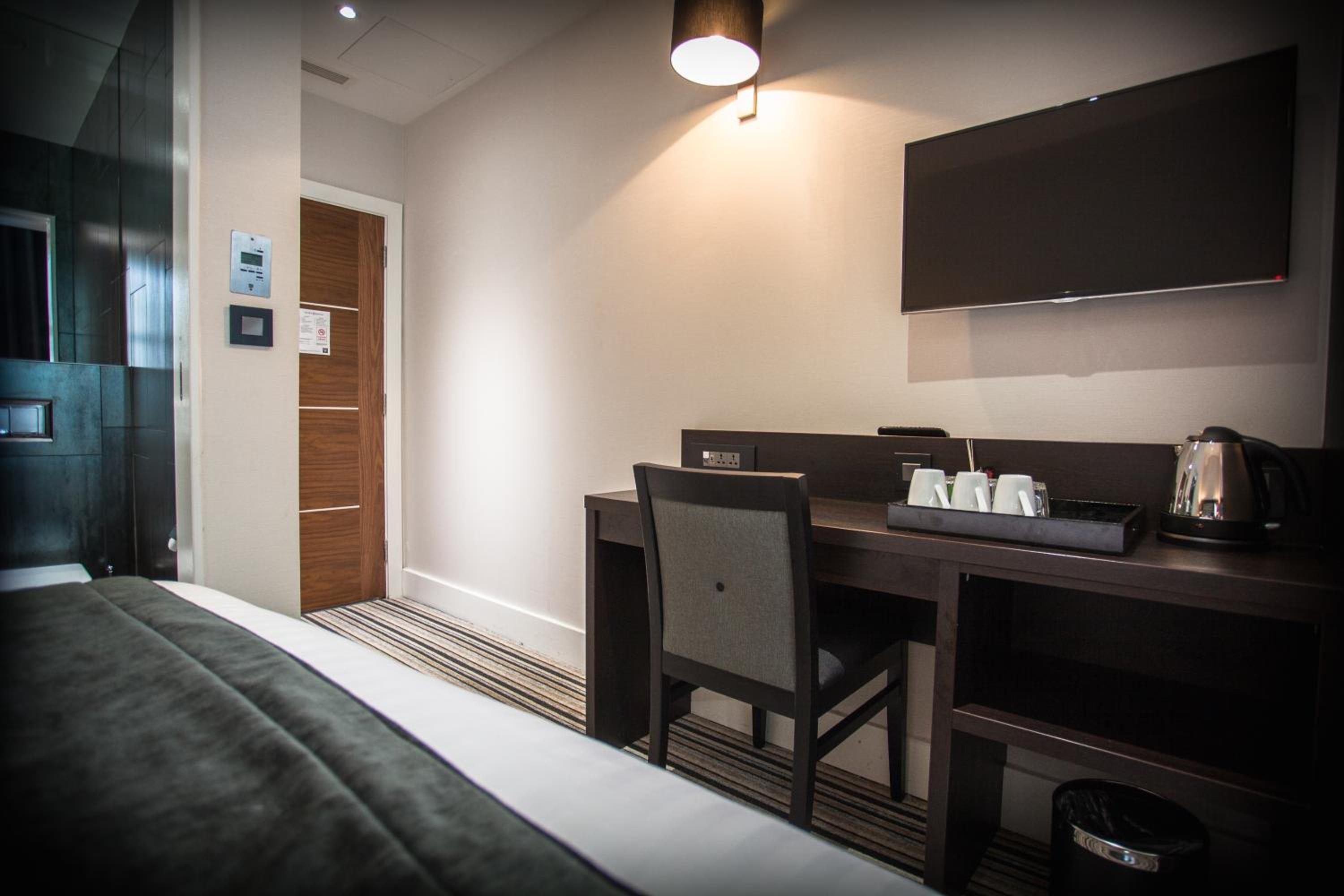 Triple Room with Private Bathroom photo 2