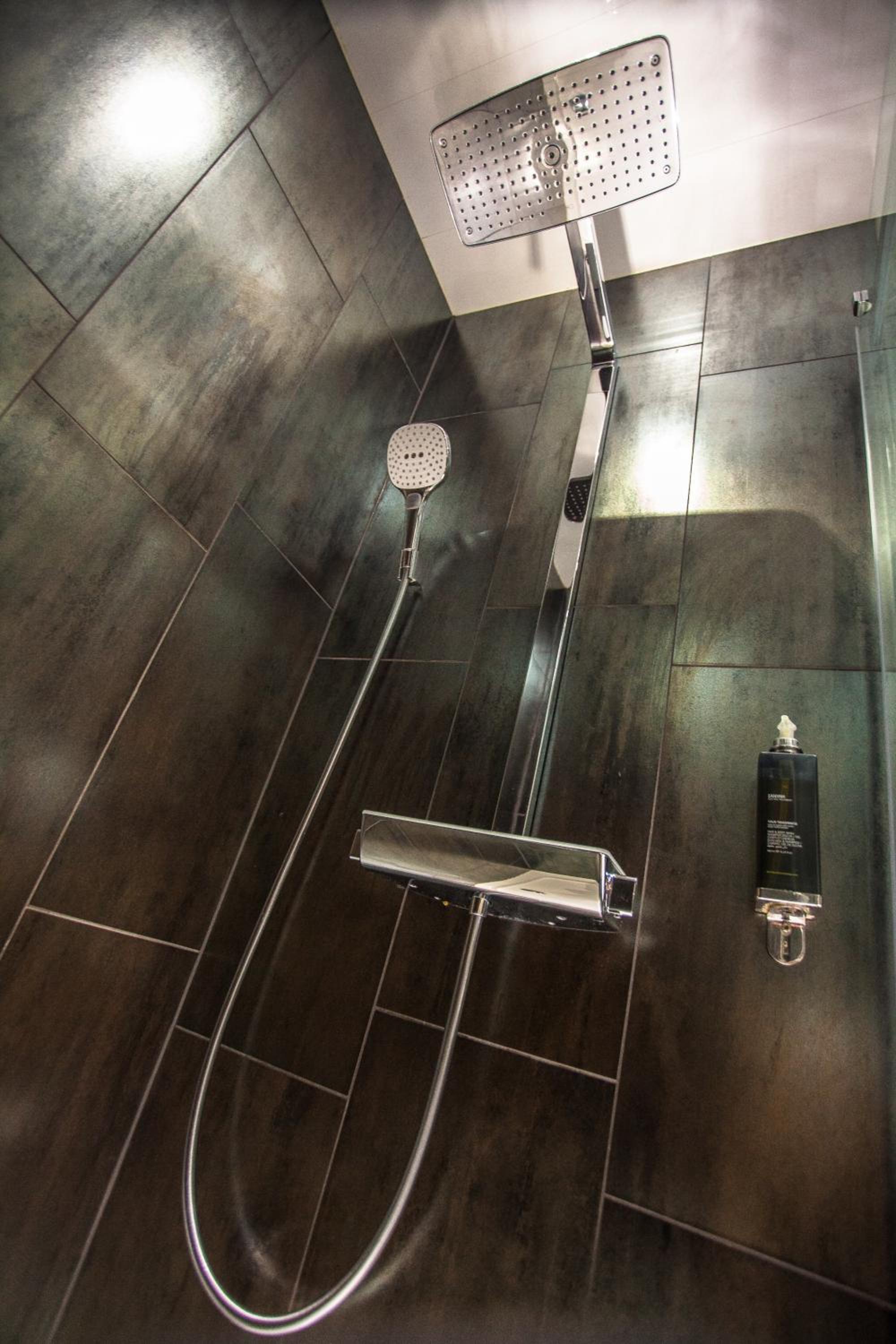 Single Room with Private Bathroom photo 2