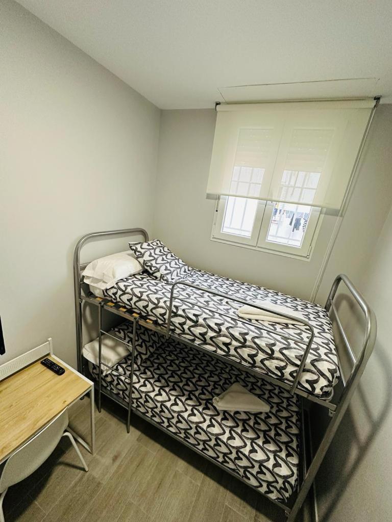 Bunk Bed Room with Shared Bathroom photo 3