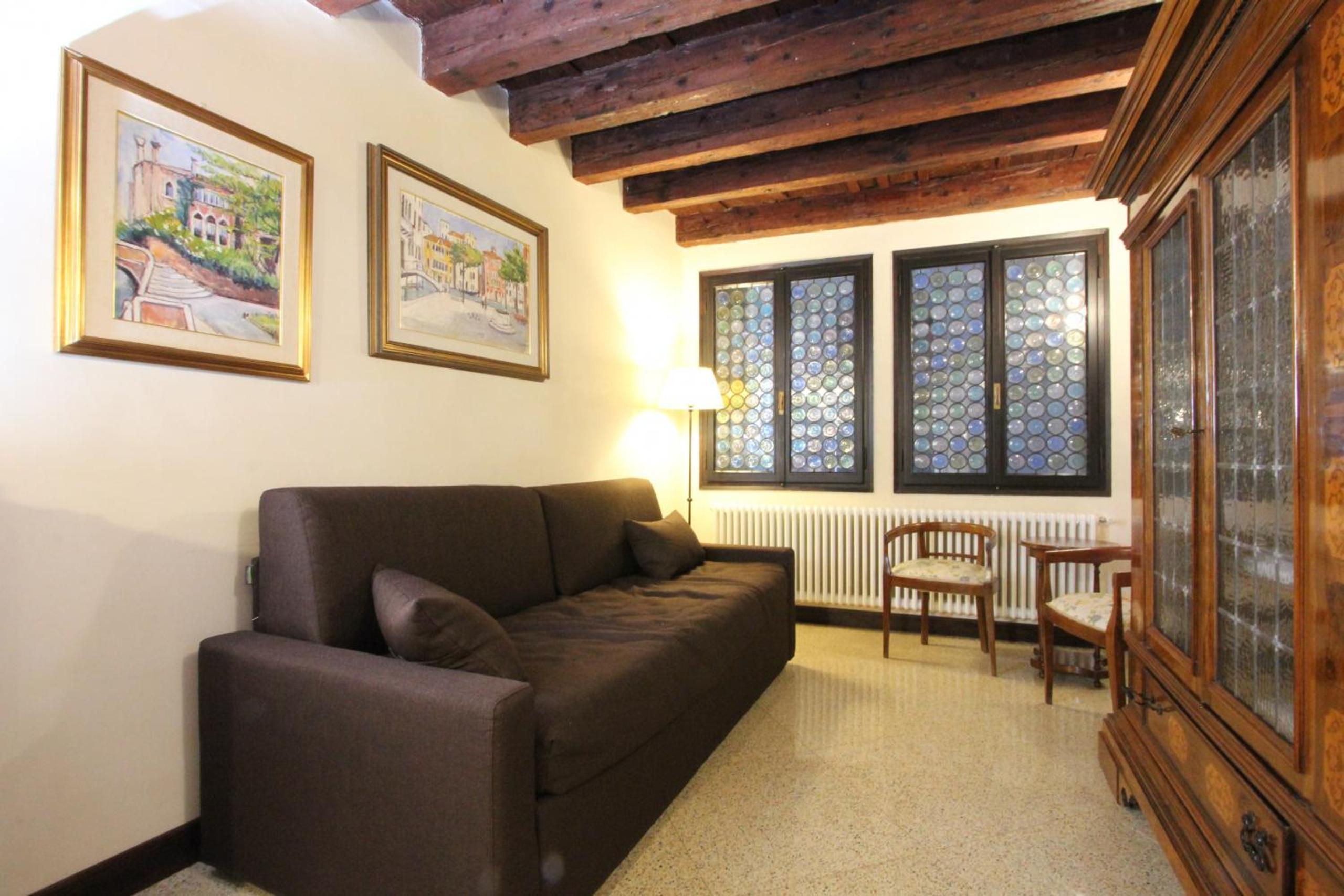 One-Bedroom Apartment photo 2