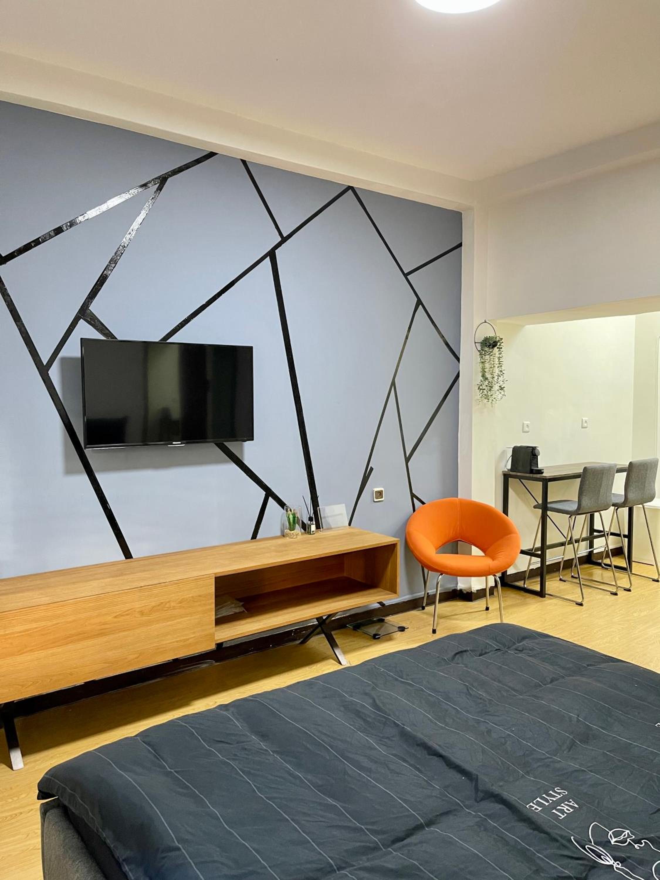 One-Bedroom Apartment photo 1