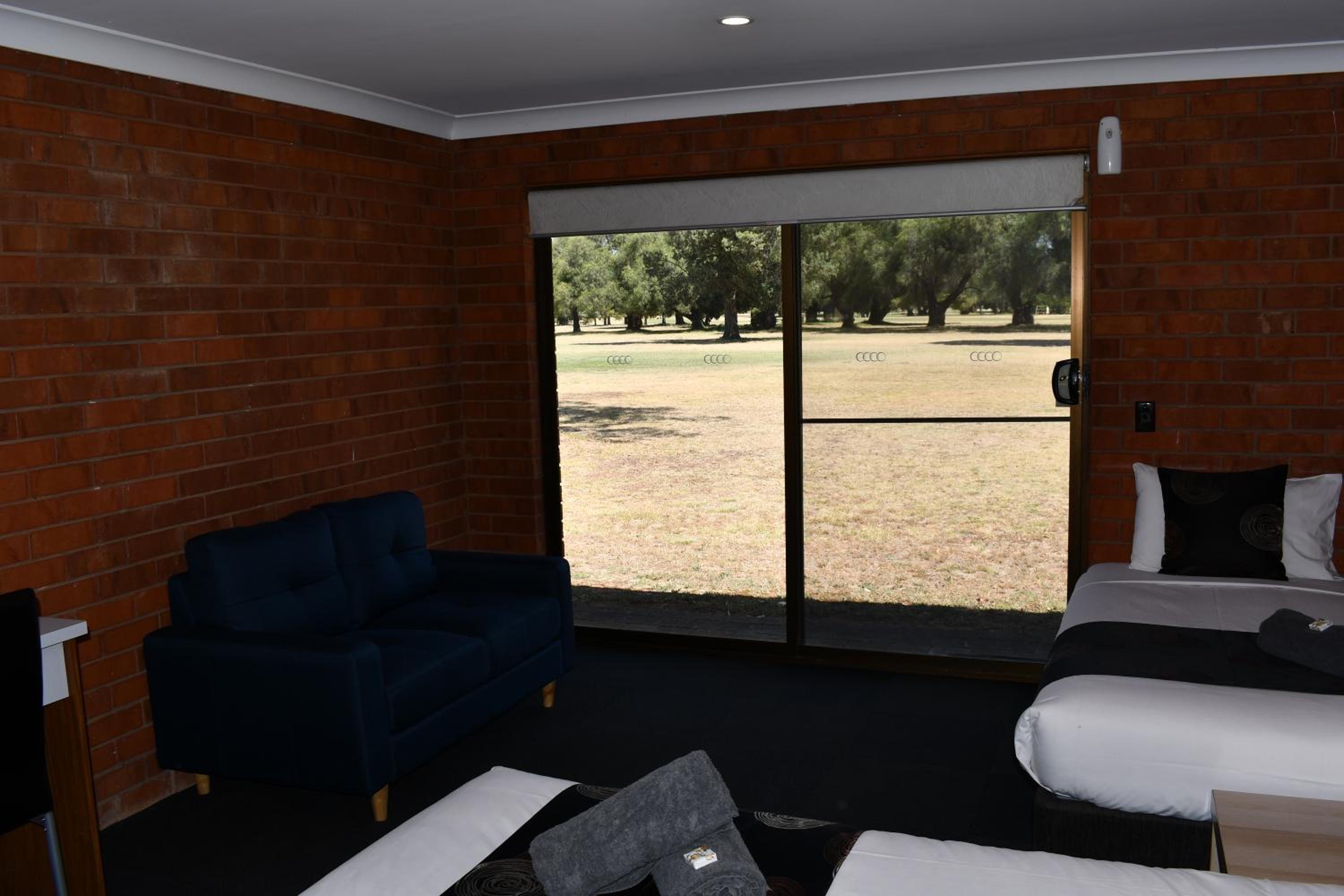 Deluxe Queen Room with Two Queen Beds photo 2