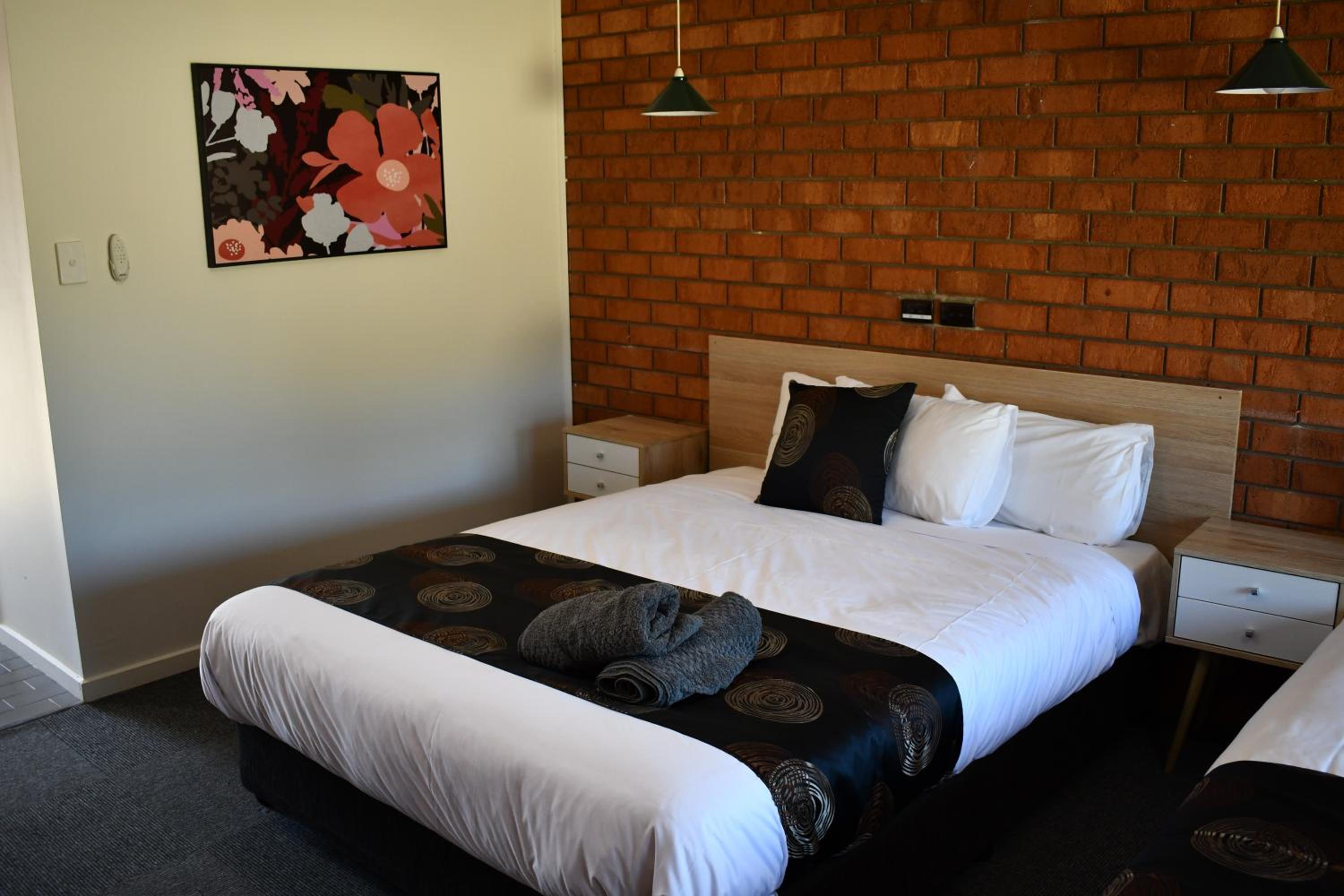 Deluxe Queen Room with Two Queen Beds photo 3