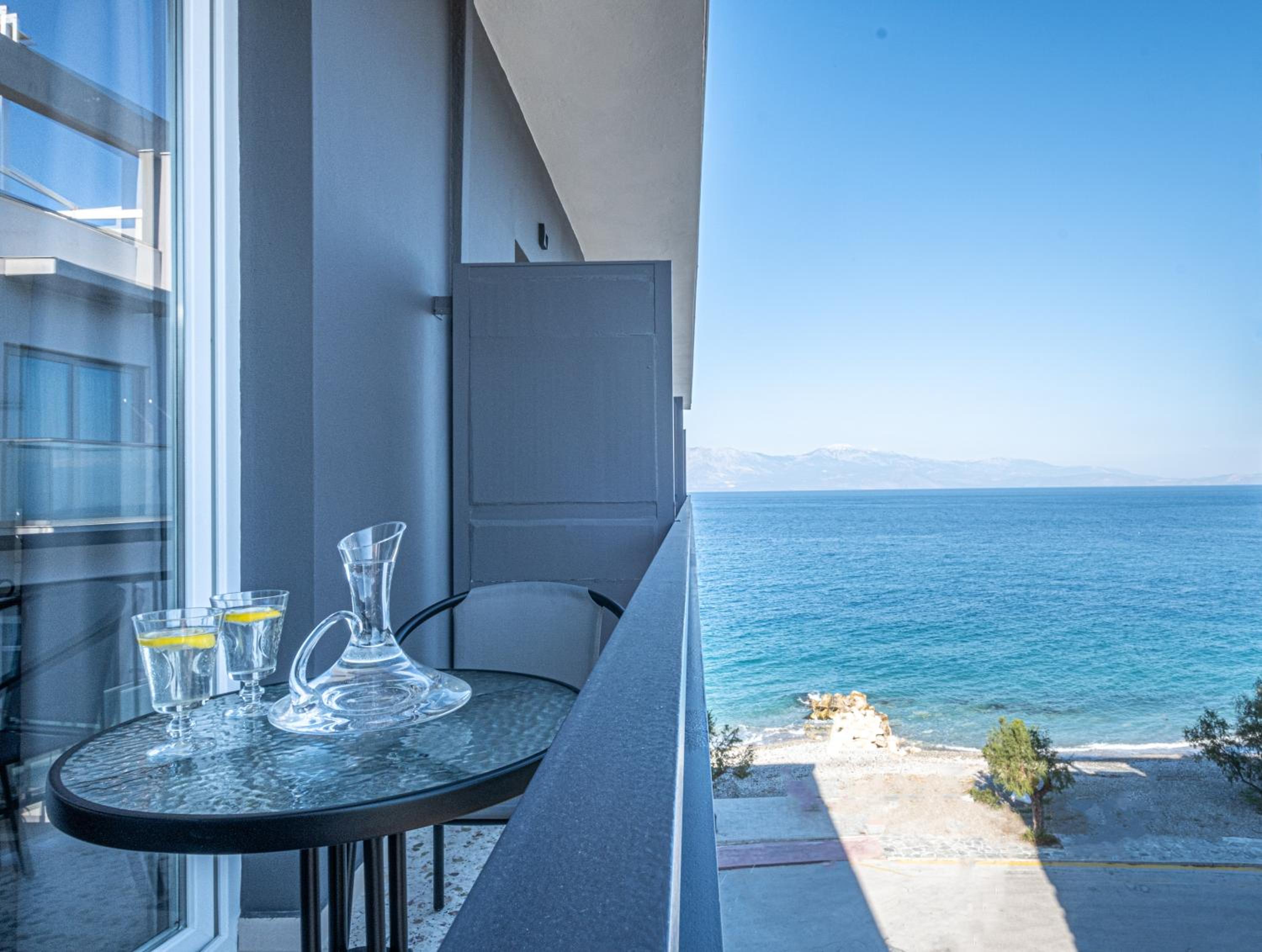 Double or Twin Room with Side Sea View - Photo 2