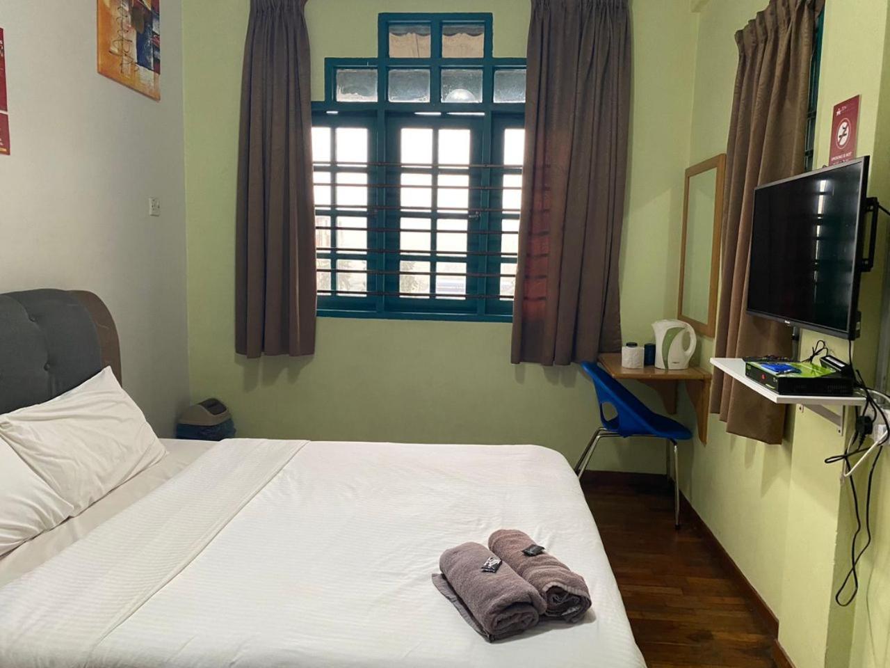 Double Room With Shared Bathroom photo 2