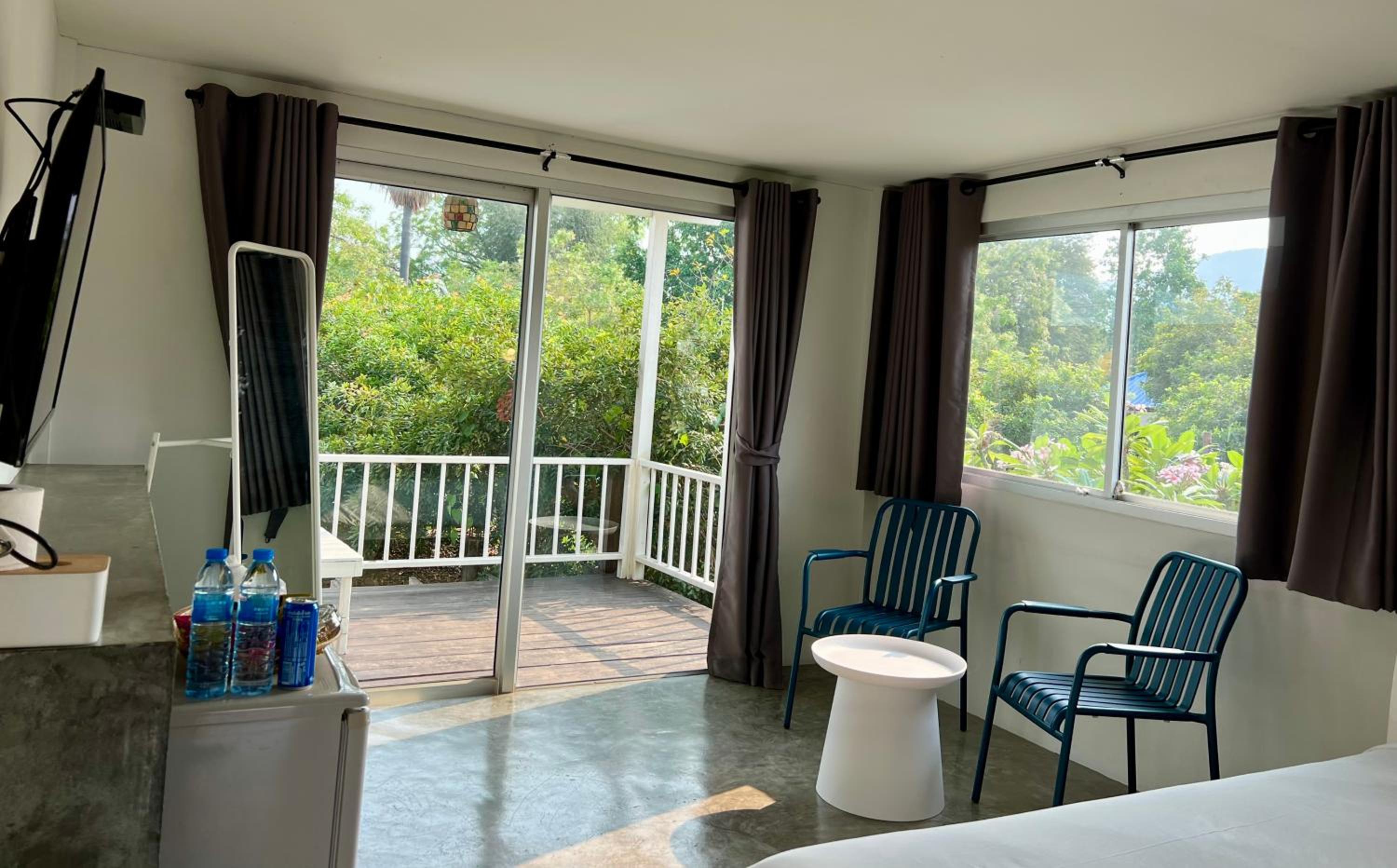 Queen Room with Balcony - Photo 10