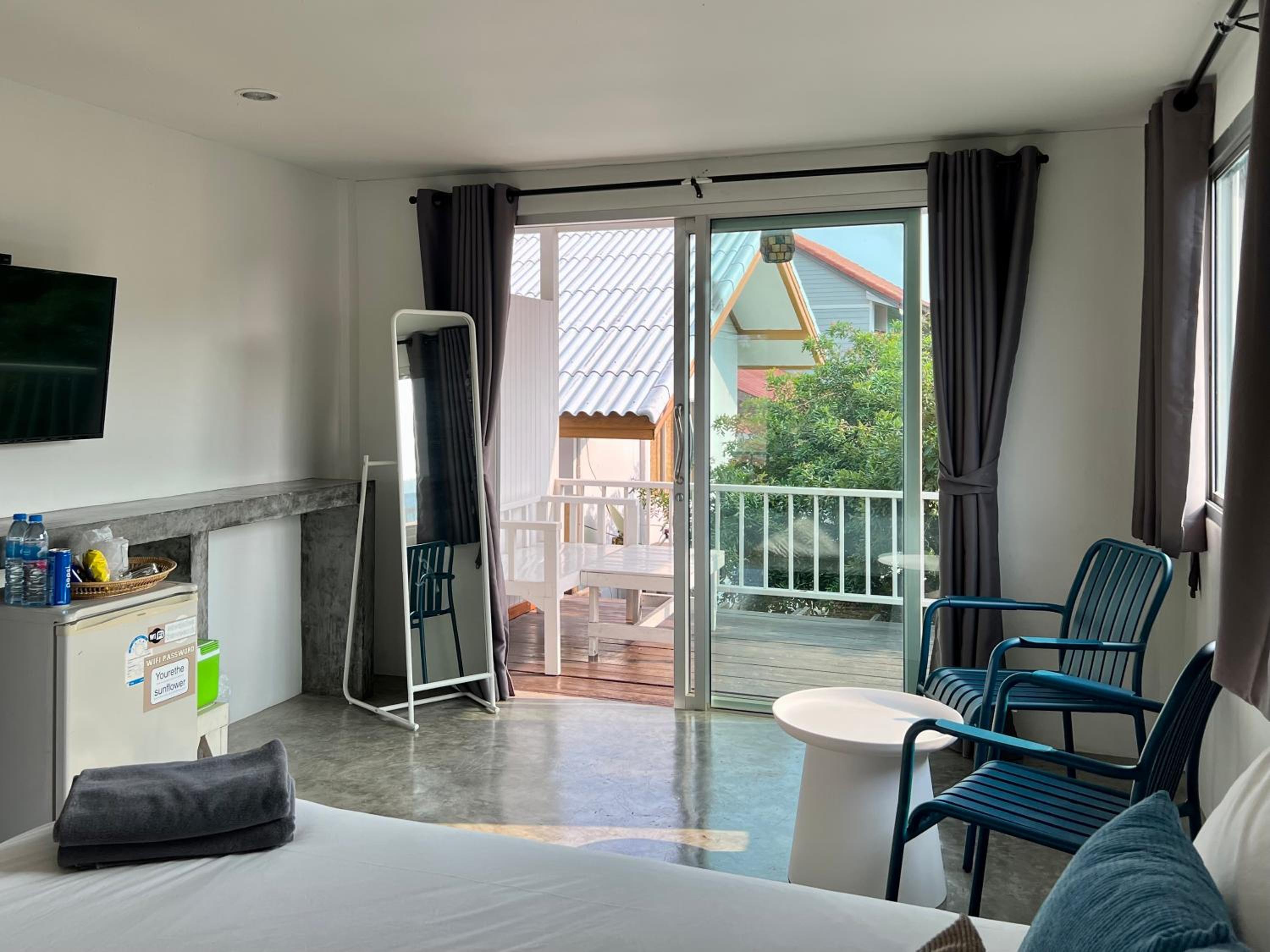 Queen Room with Balcony - Photo 1