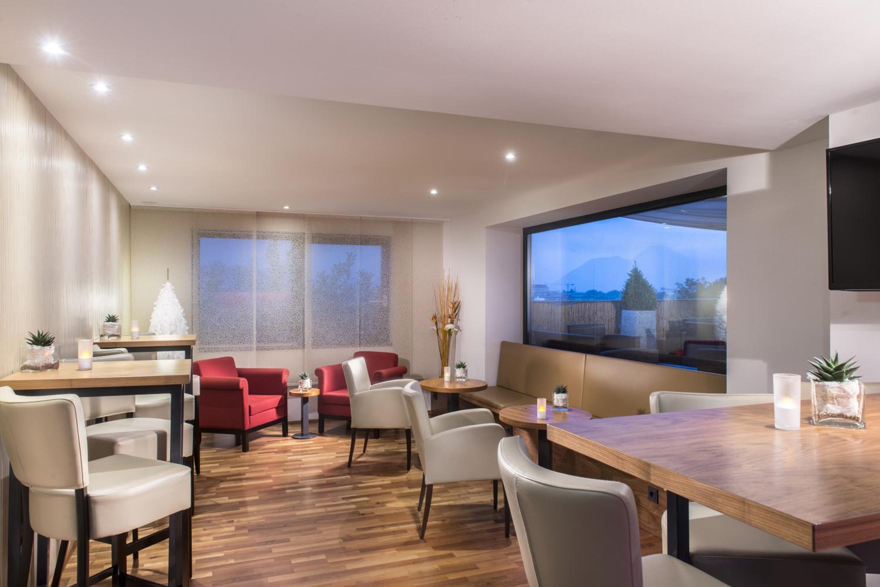 Executive Grand Suite and Executive Business Class Room