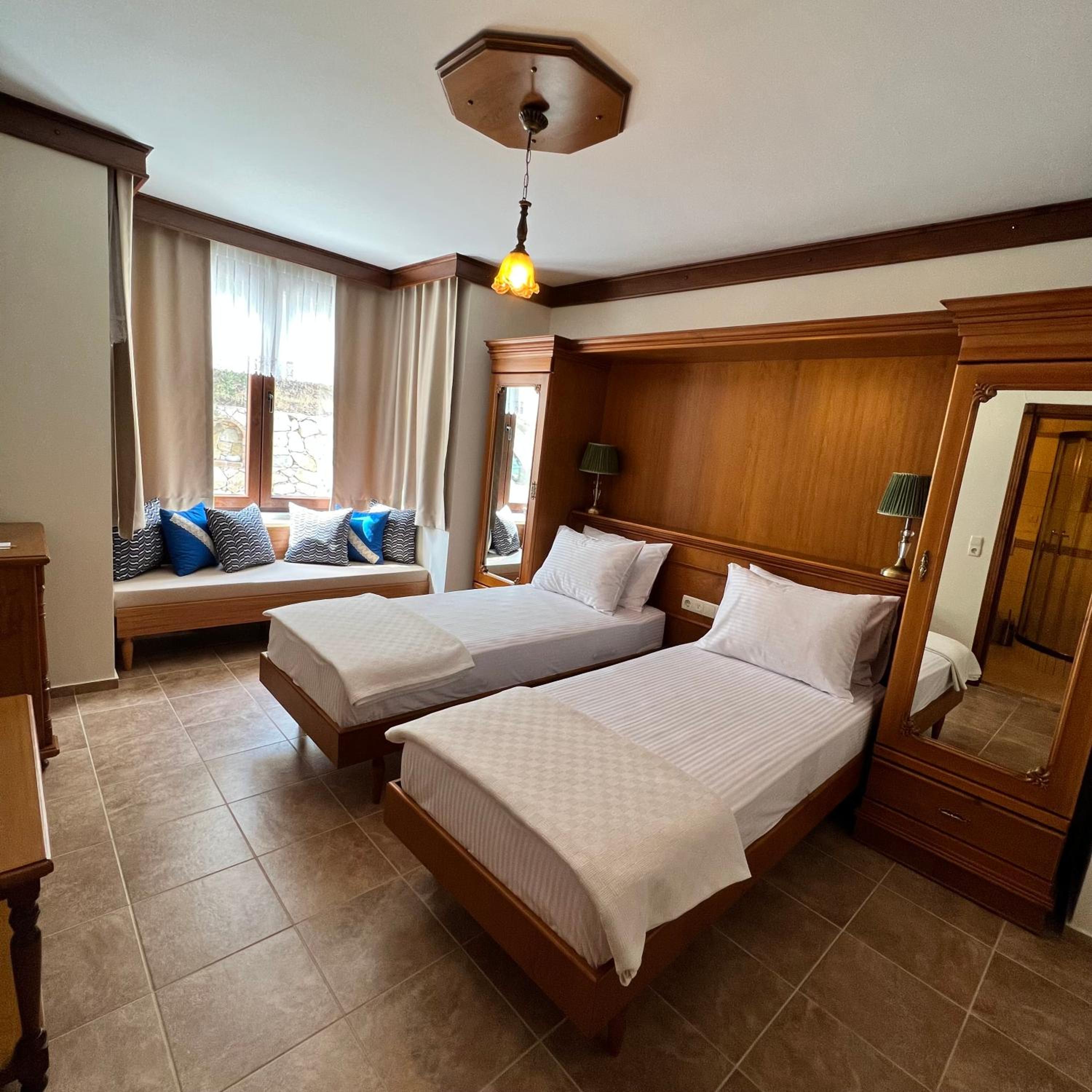 Standard Twin Room with Mountain View photo 1