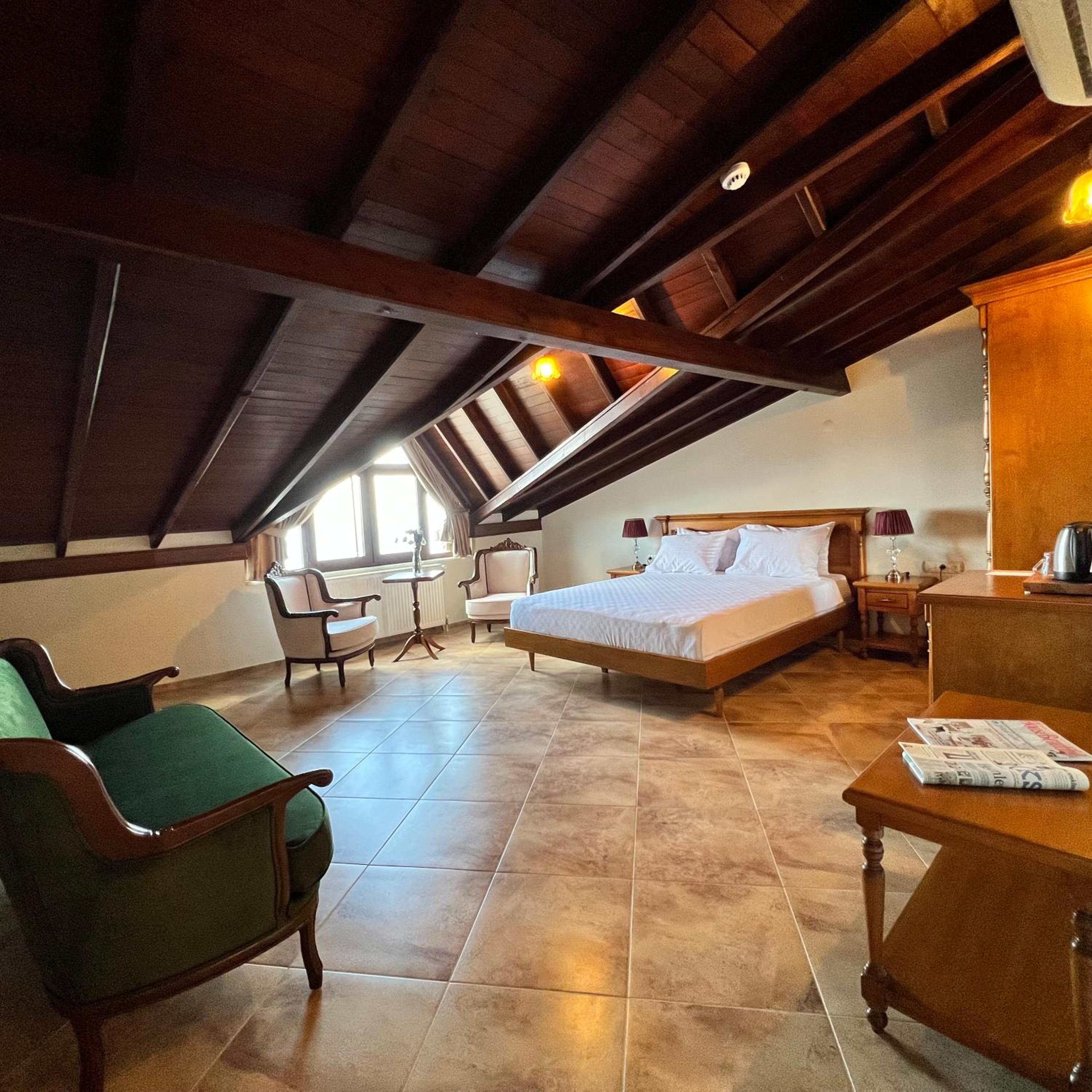 Deluxe Room - Photo 1