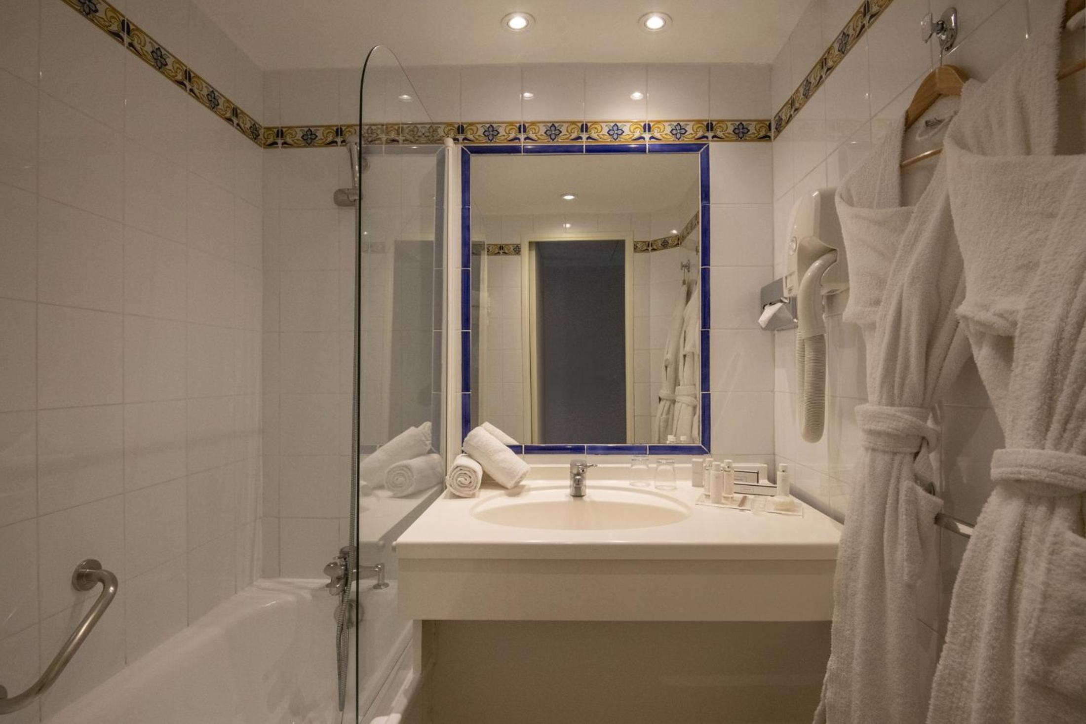 Superior Triple Room photo 3