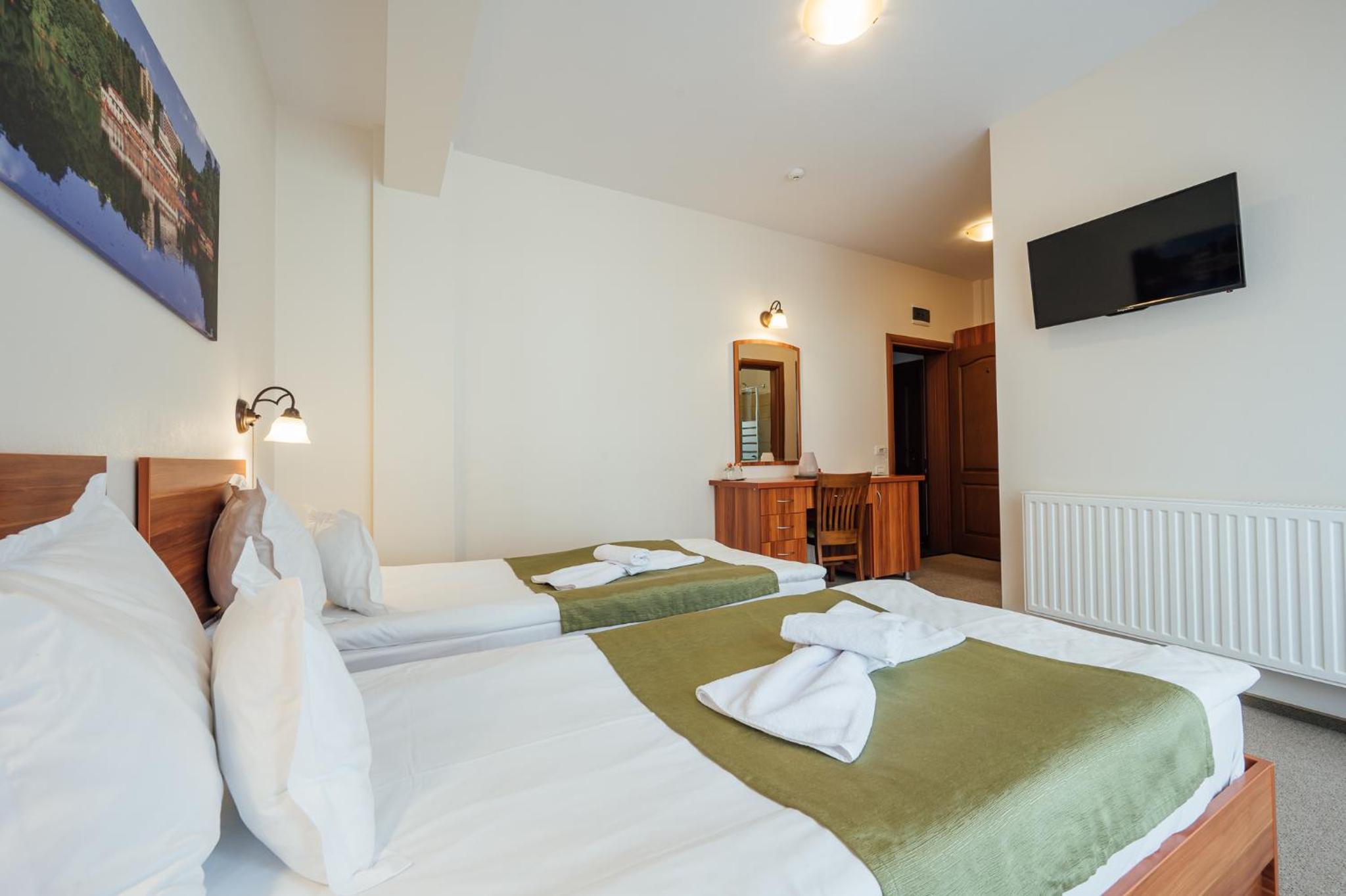 Double or Twin Room with Balcony - Photo 3