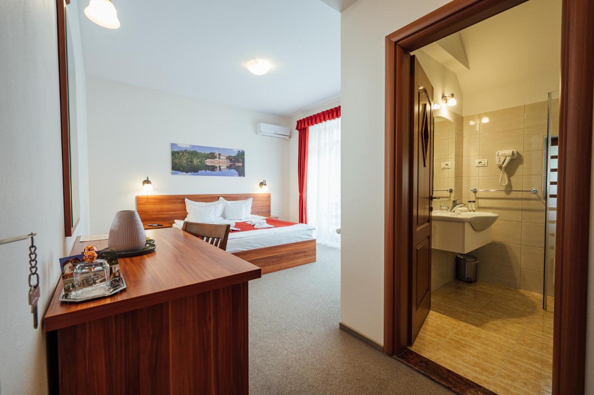 Double or Twin Room with Balcony - Photo 1