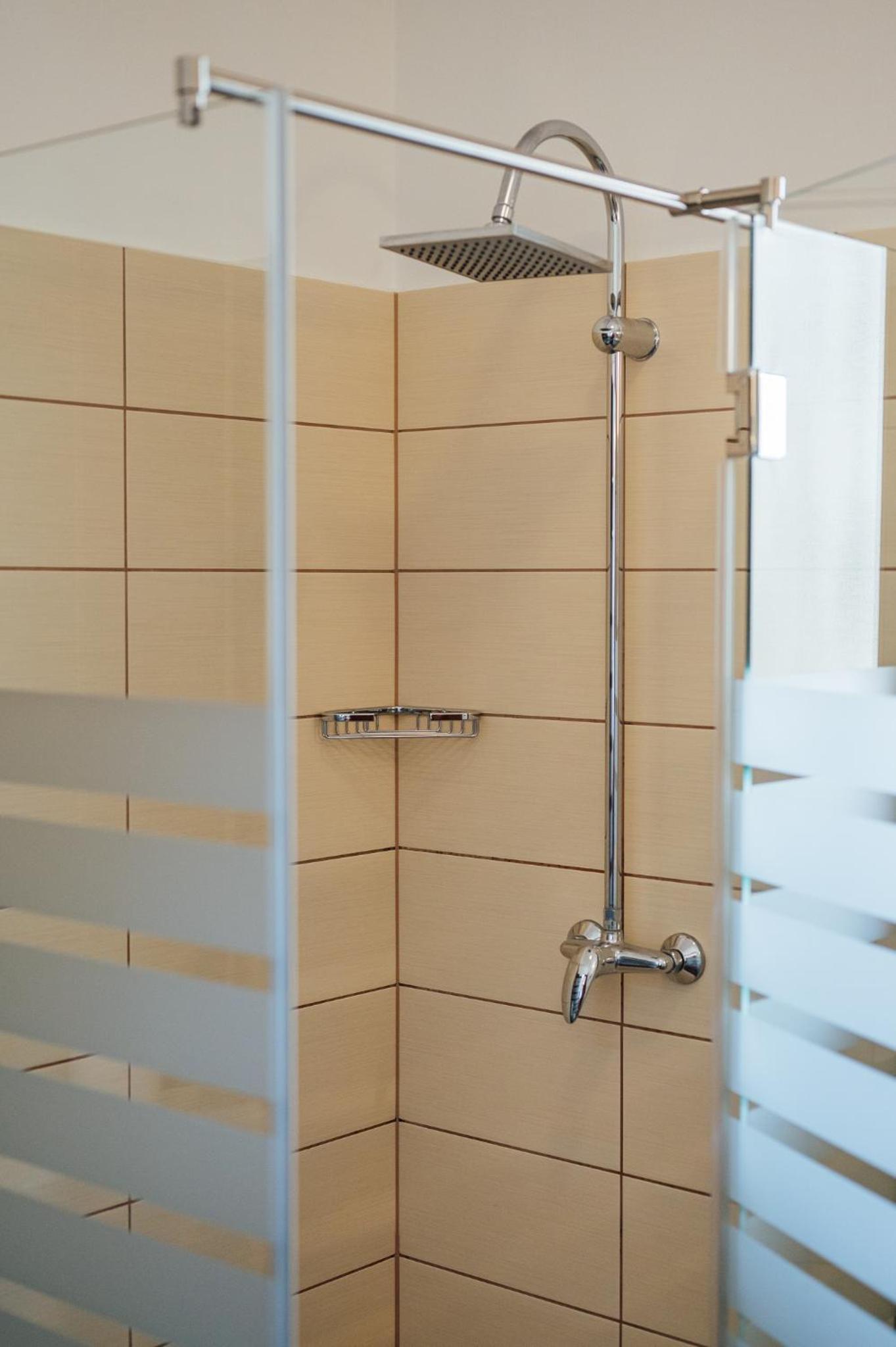 Double or Twin Room with Balcony - Photo 8