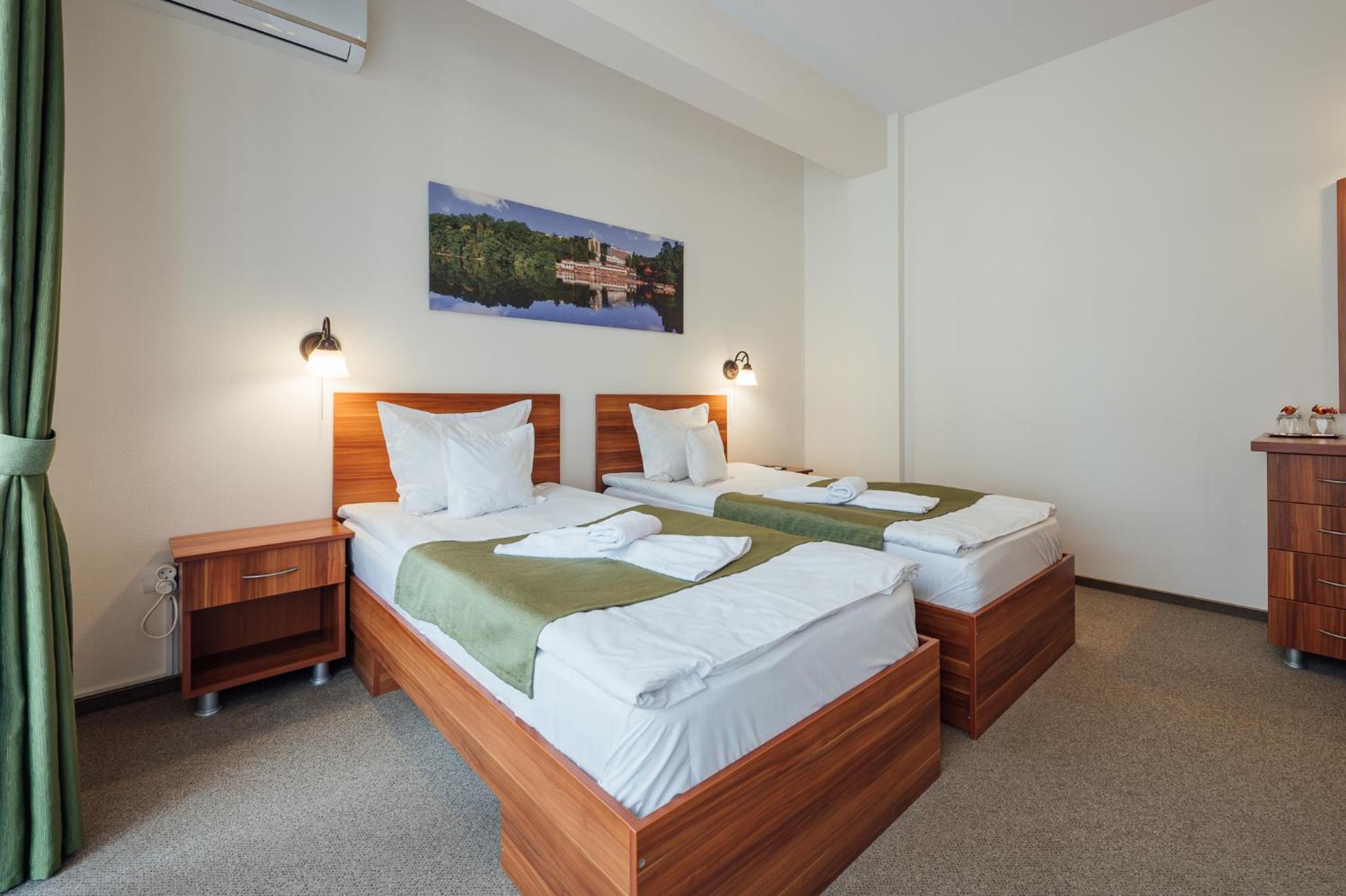 Double or Twin Room with Balcony - Photo 12