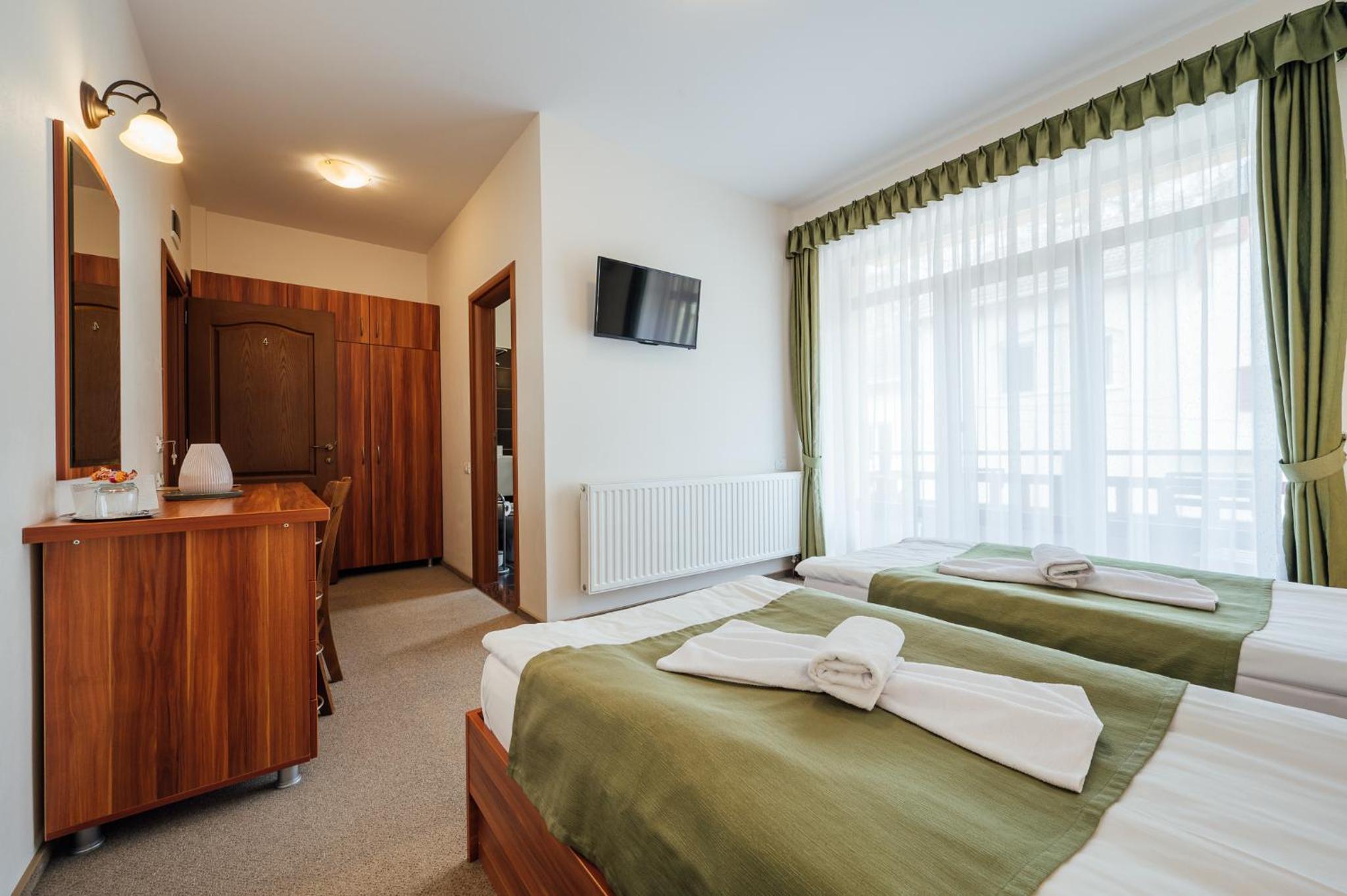 Double or Twin Room with Balcony - Photo 13