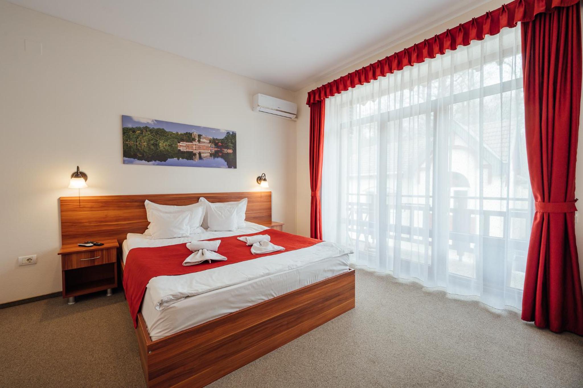 Double or Twin Room with Balcony - Photo 10