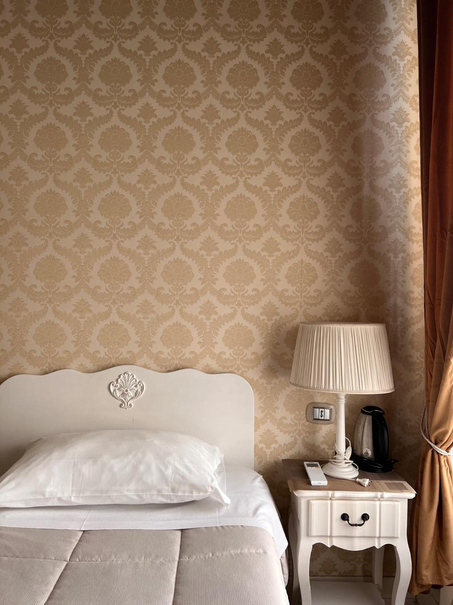 Single Room photo 3