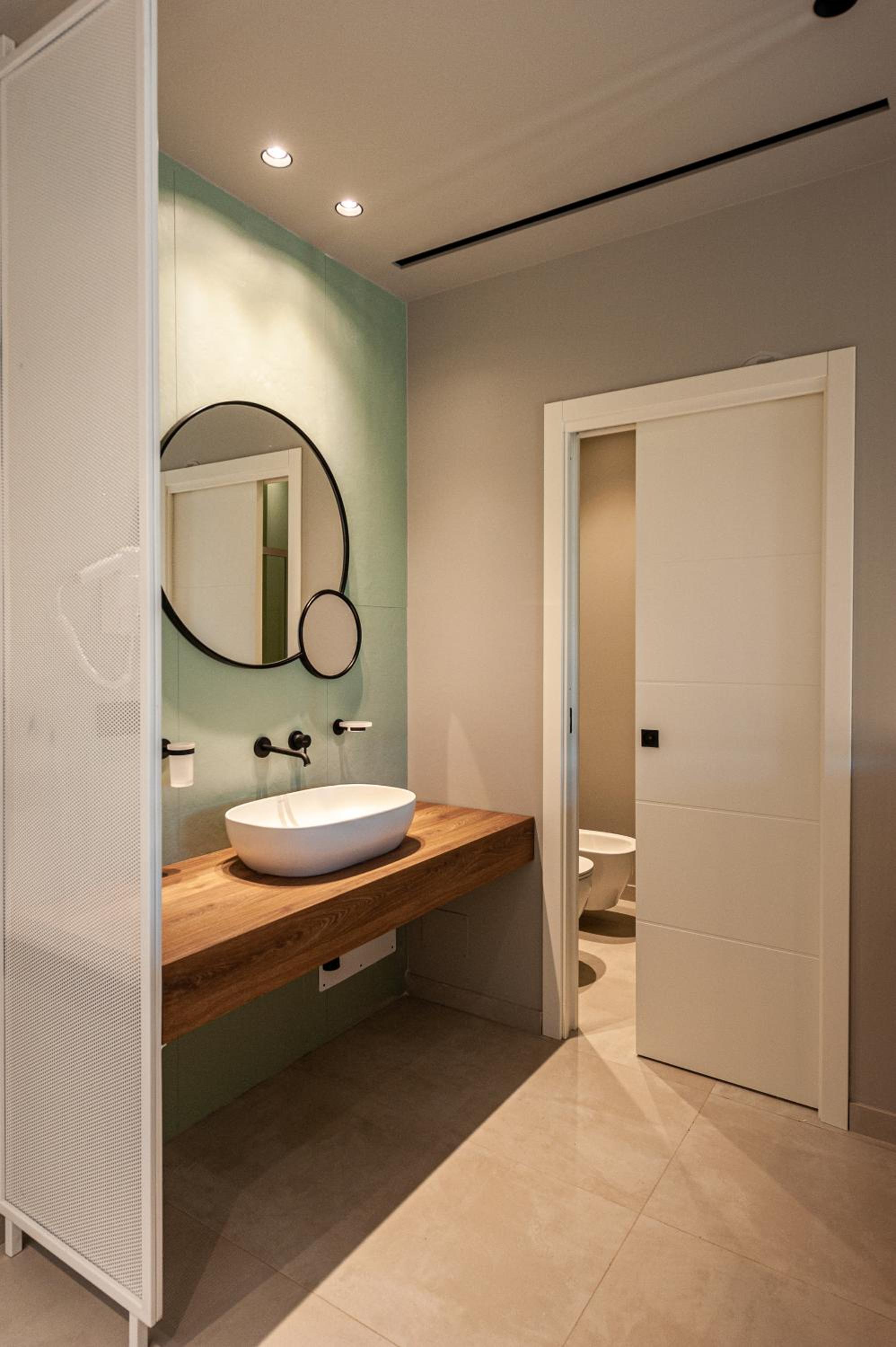 Deluxe Room - Photo 16