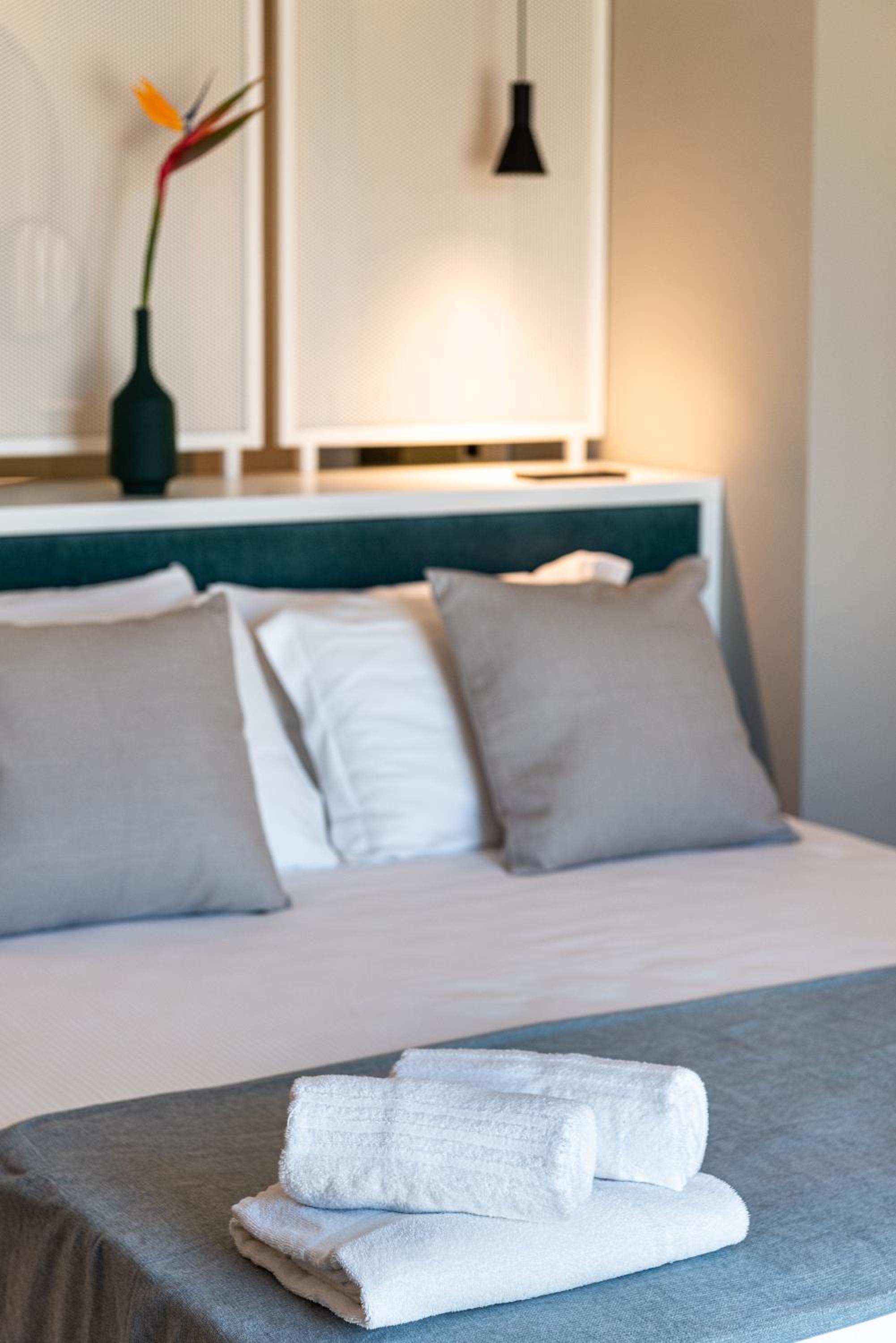 Deluxe Room - Photo 15