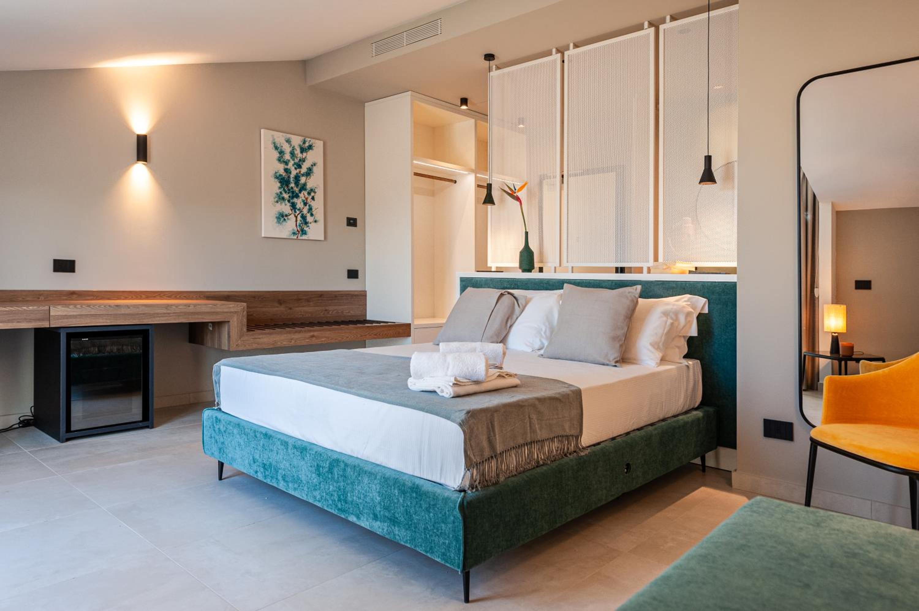 Deluxe Room - Photo 13