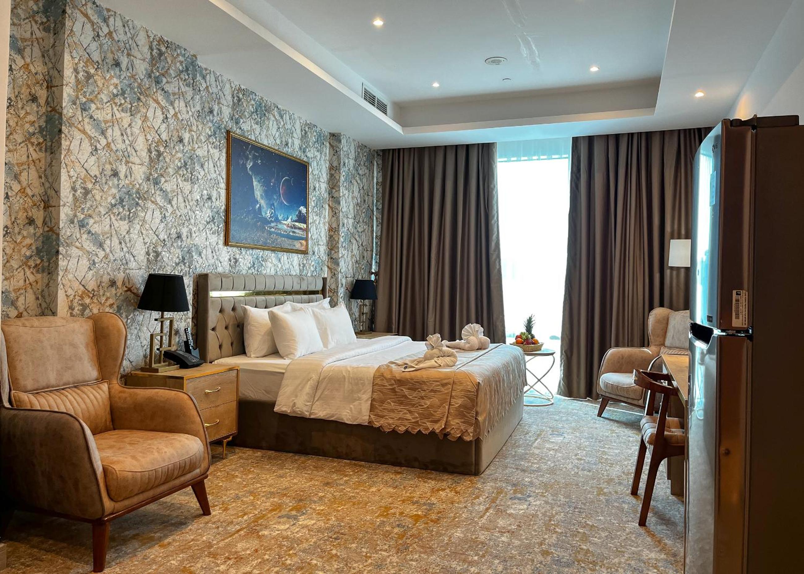 Deluxe Suite photo 2