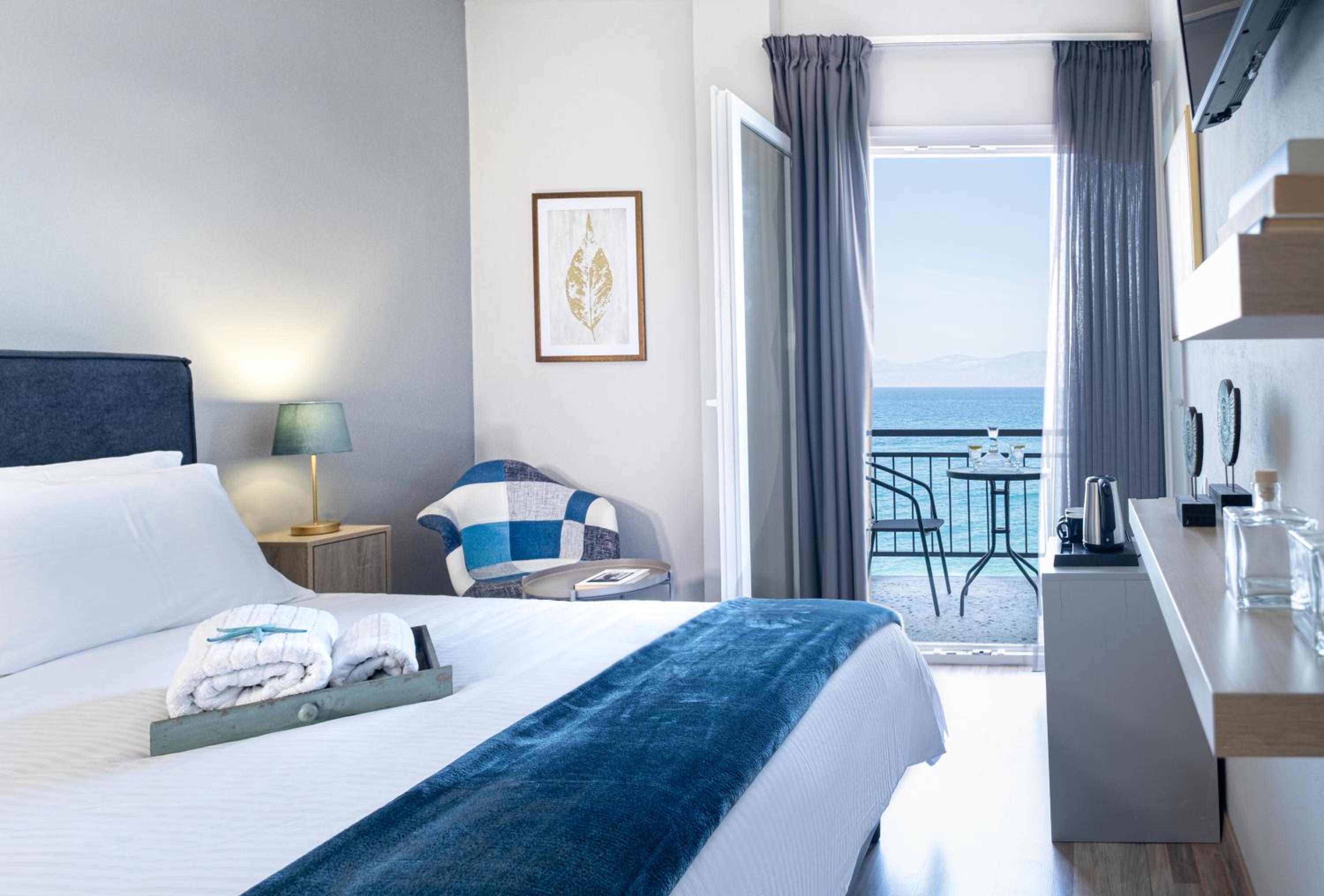 Double or Twin Room with Sea View - Photo 1